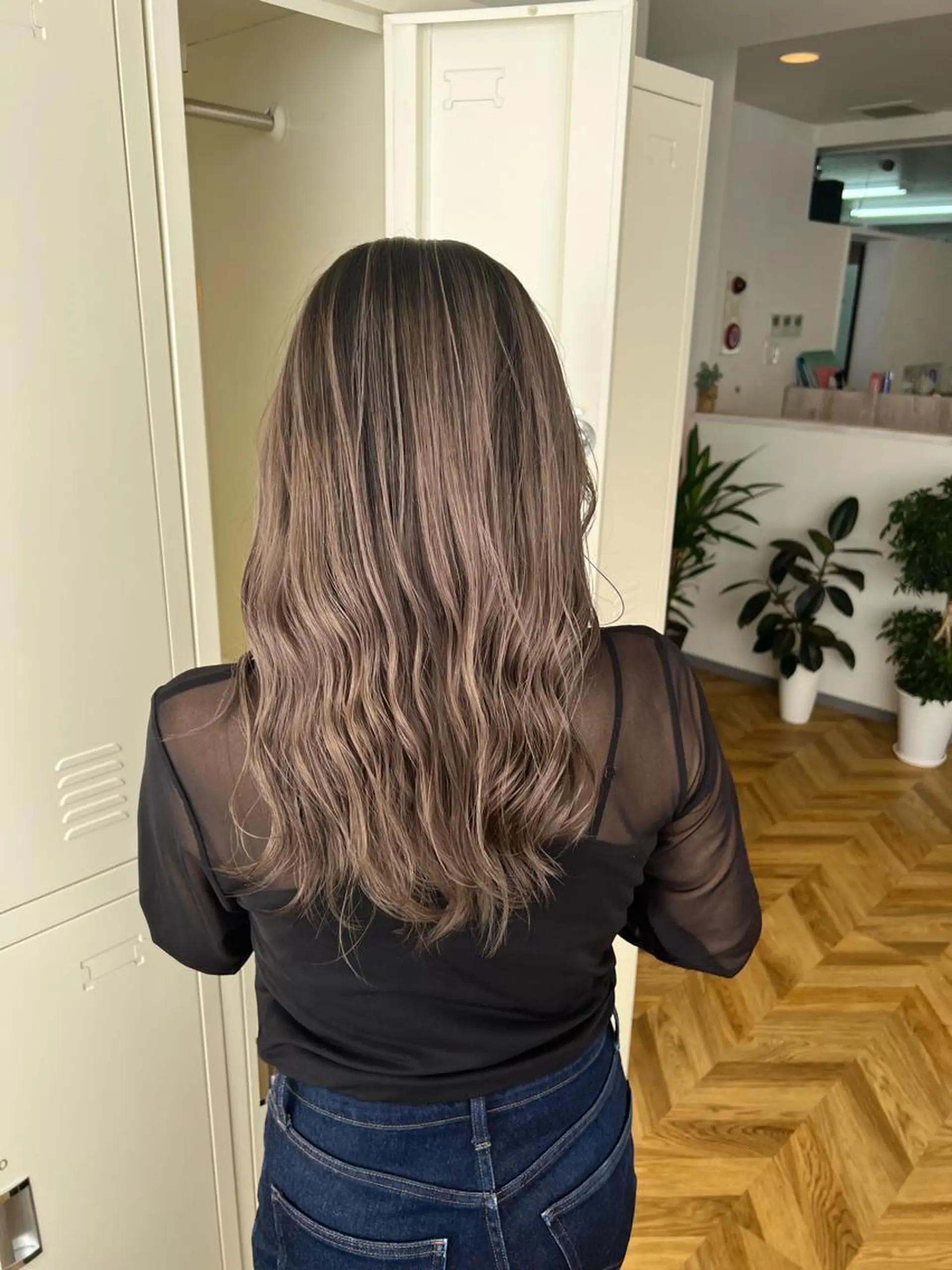 セミロング カラー バレイヤージュ レイヤーカット ブリーチ特化 梅田本多翔のヘアスタイル