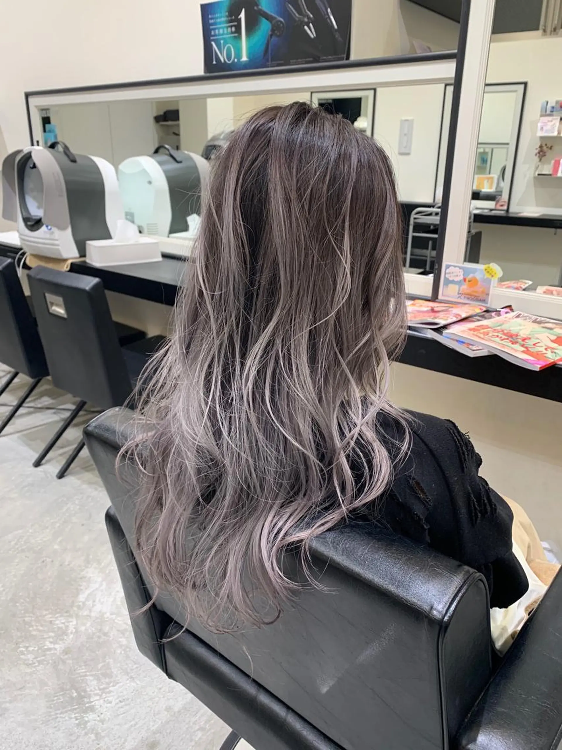 ロング カラー バレイヤージュ ブリーチ レイヤーカット カット ヘアカラー 喜友名 泉樹のヘアスタイル
