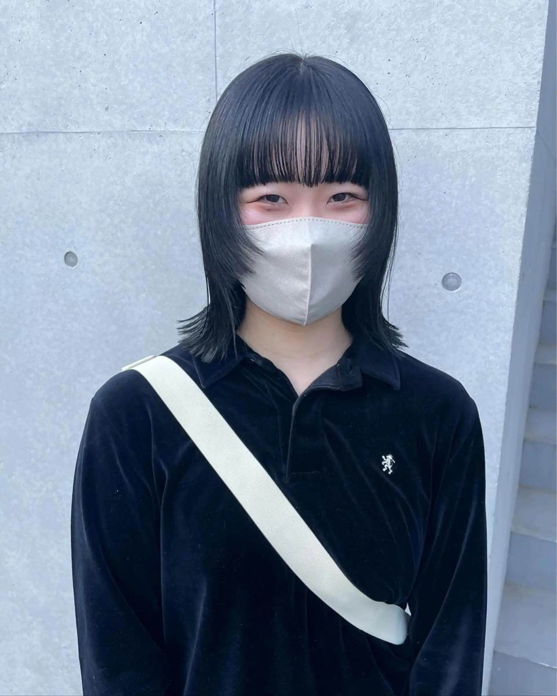 ミディアム カラー 黒髪 ブルーカラー ブルーブラック カット ヘアカラー 佐伯 和佳のヘアスタイル