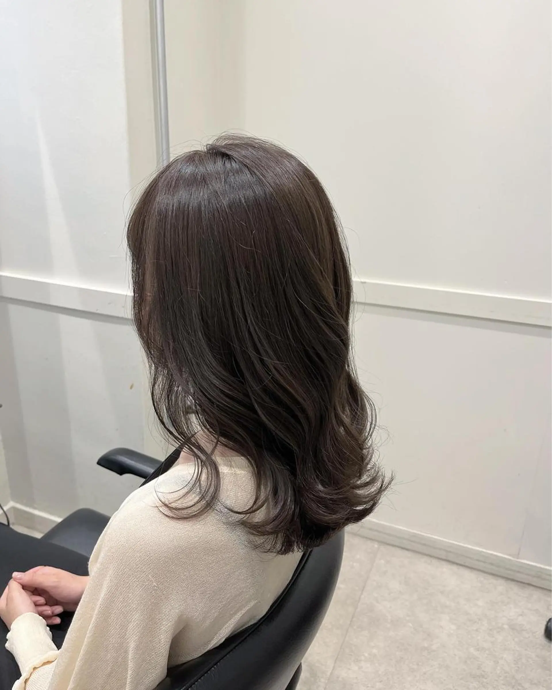 ミディアム カラー グレージュ 🫧こおりやま なつみ🫧のヘアスタイル