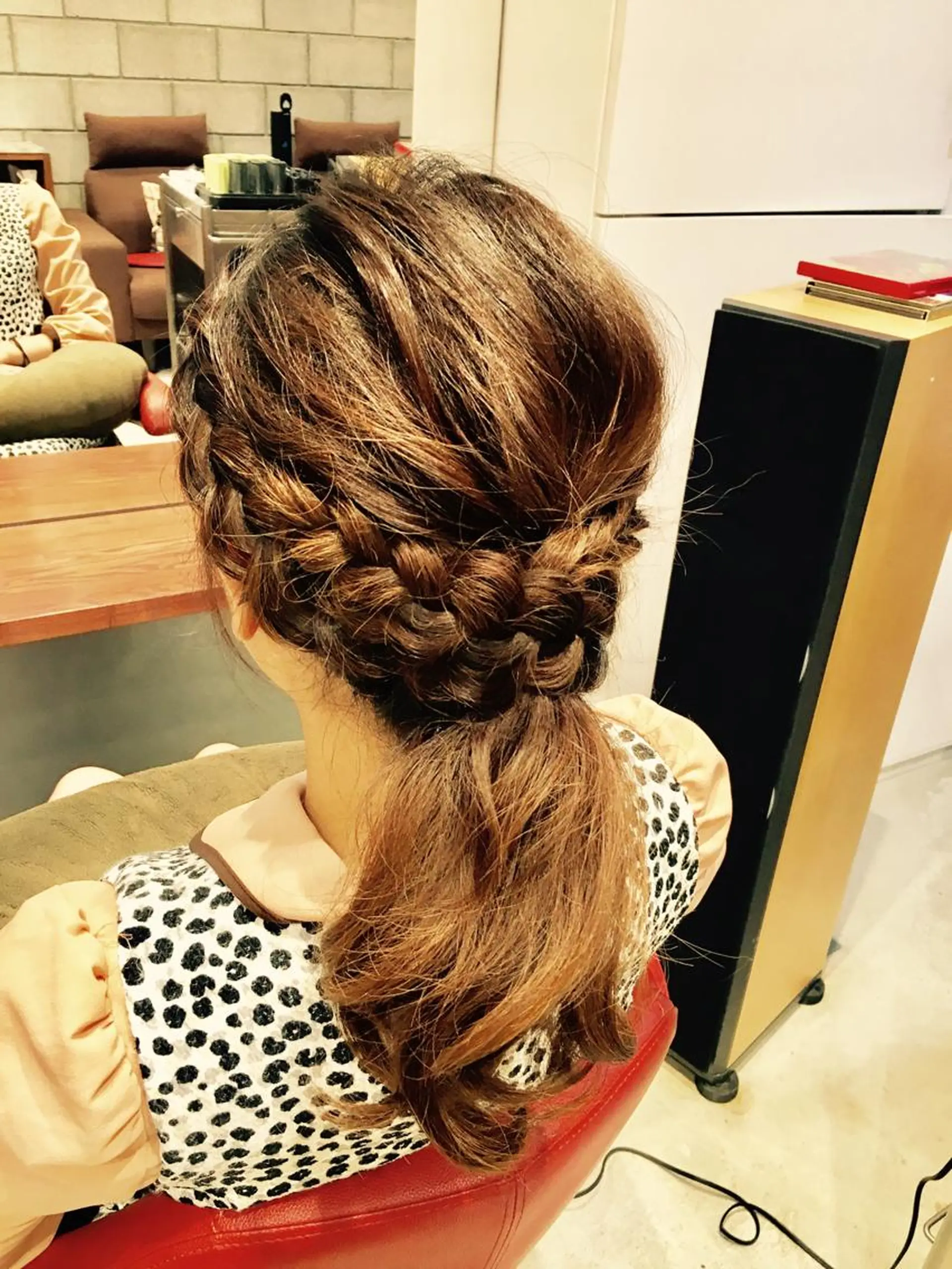 セミロング 近 沙織のヘアスタイル