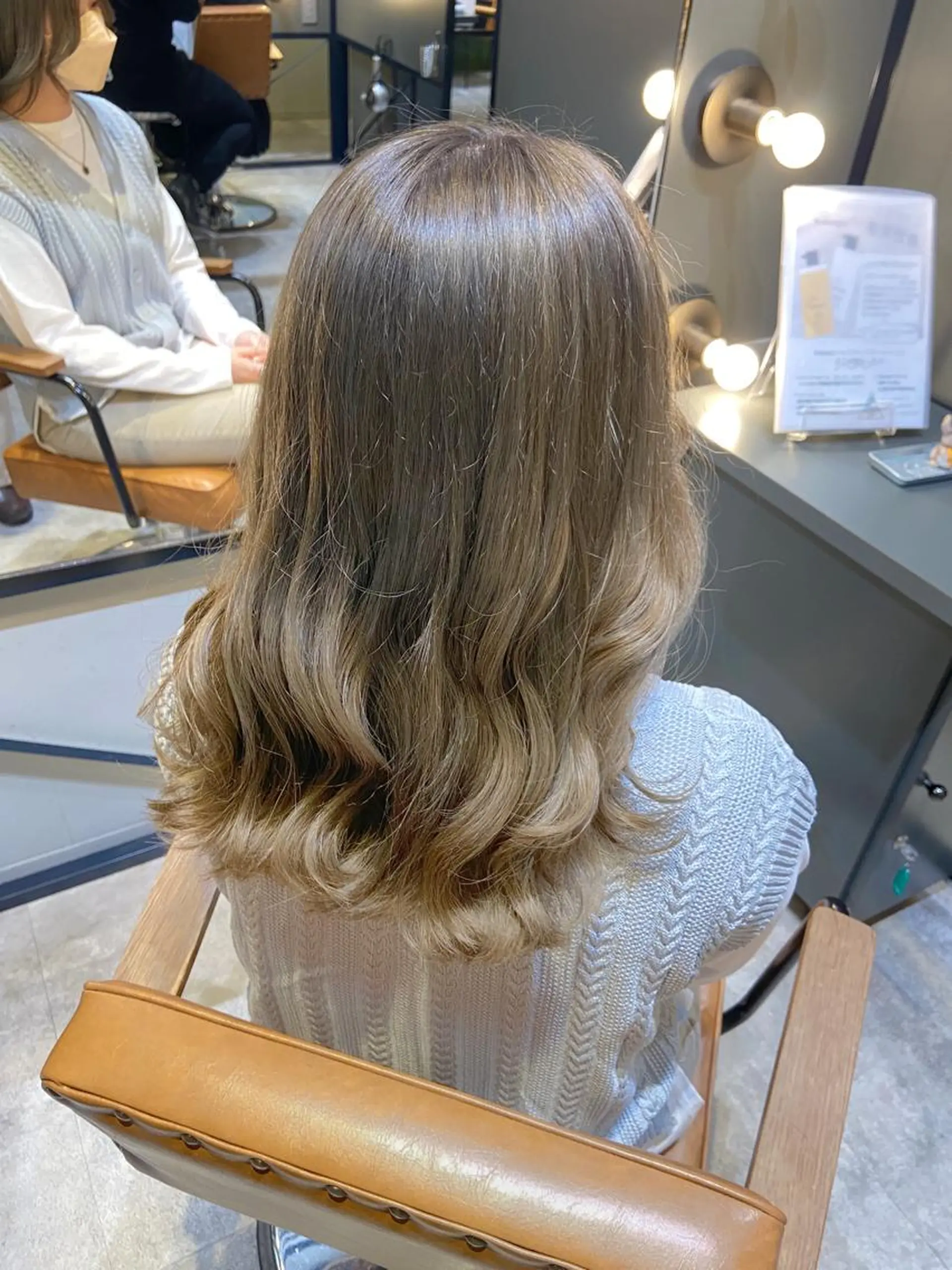 ロング カラー ベージュカラー グレージュ THINK SHOP sakiのヘアスタイル