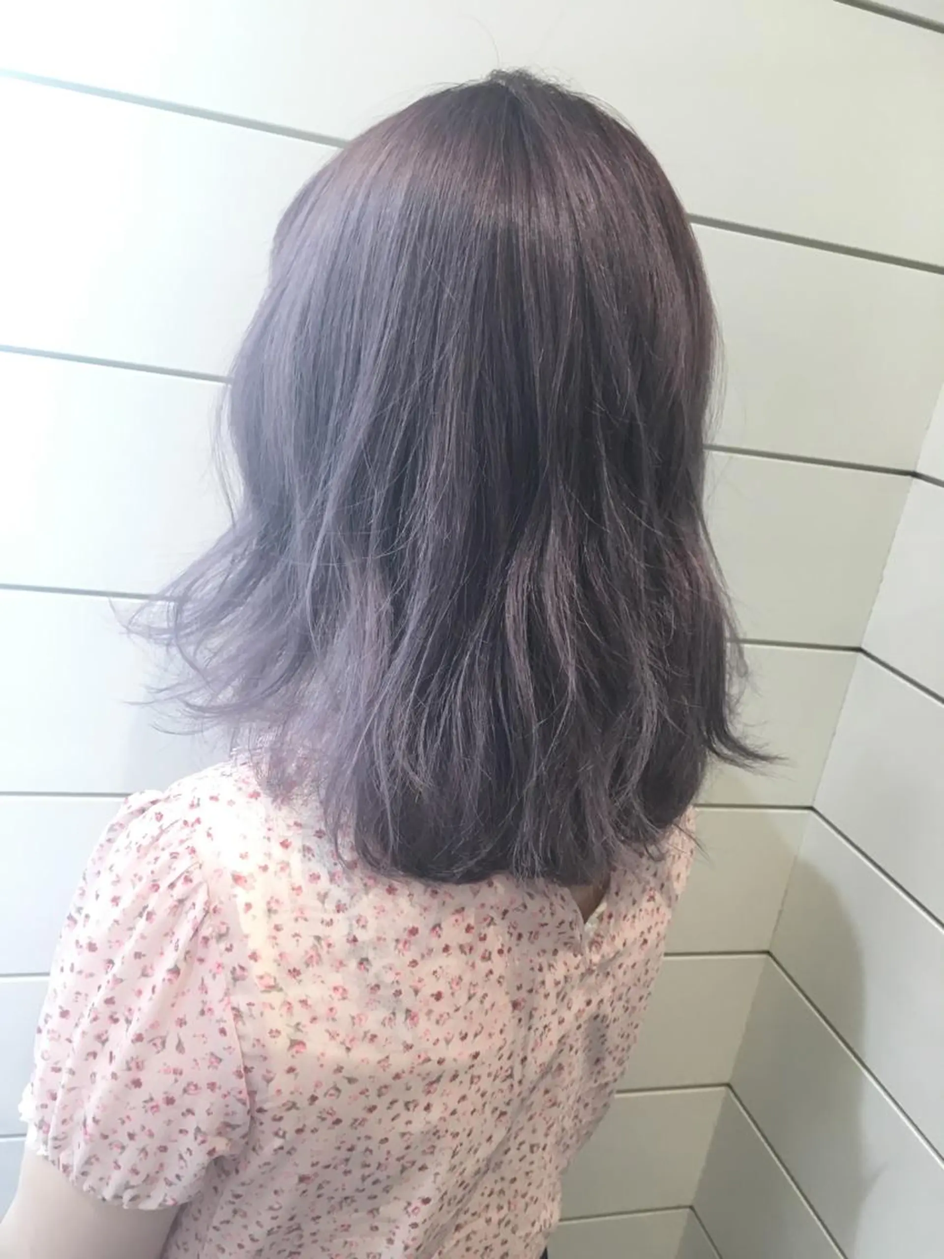 セミロング カラー パープルカラー 鍵山 千秋のヘアスタイル