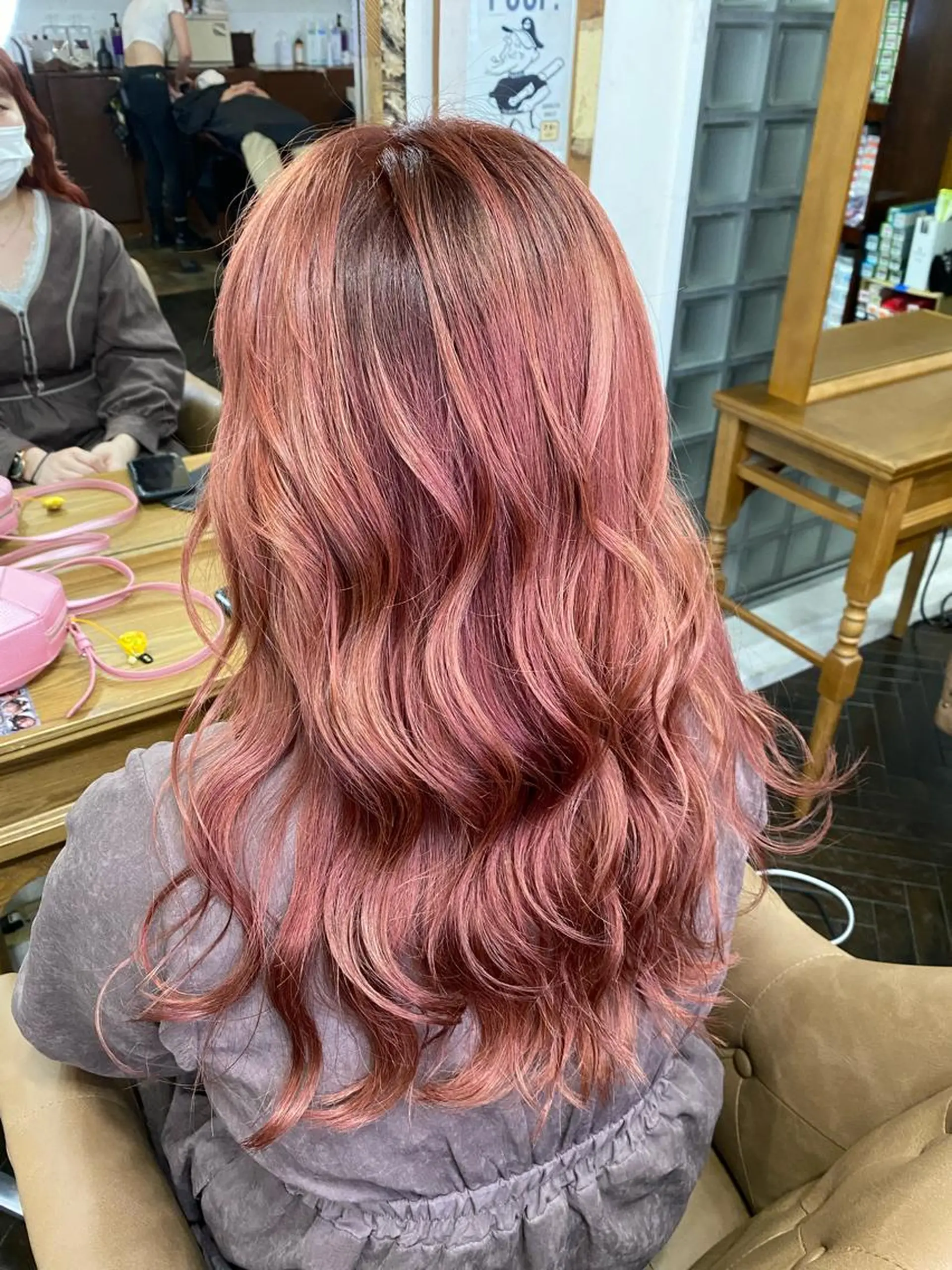 セミロング カラー ベージュカラー ブリーチ ハイライトカラー ハイトーンカラー ピンクカラー 🌟ハイライト/ハイ トーン🌟MIKIのヘアスタイル
