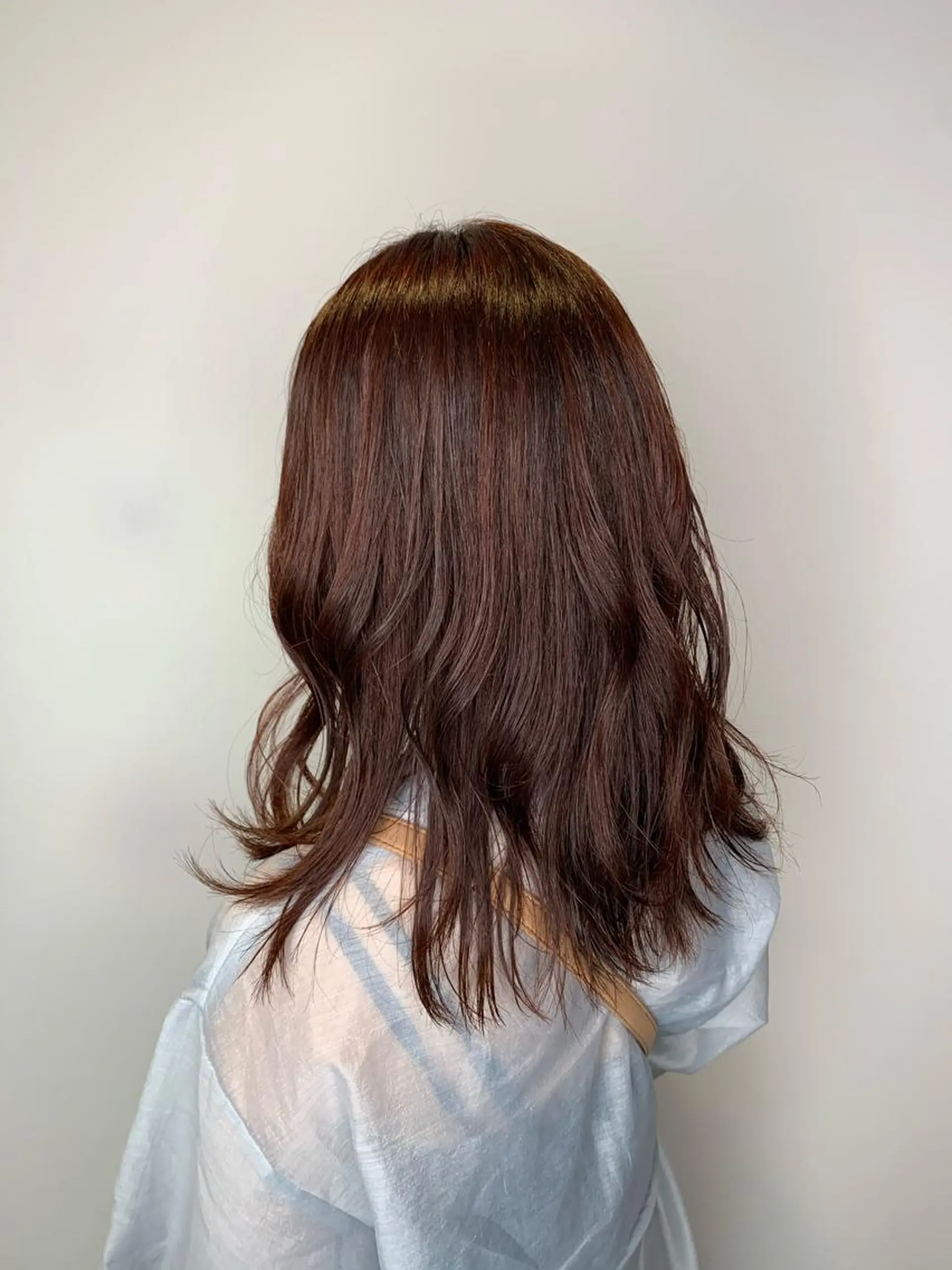 ミディアム カラー レッドカラー カット ヘアカラー トリートメント トクシ ーのヘアスタイル