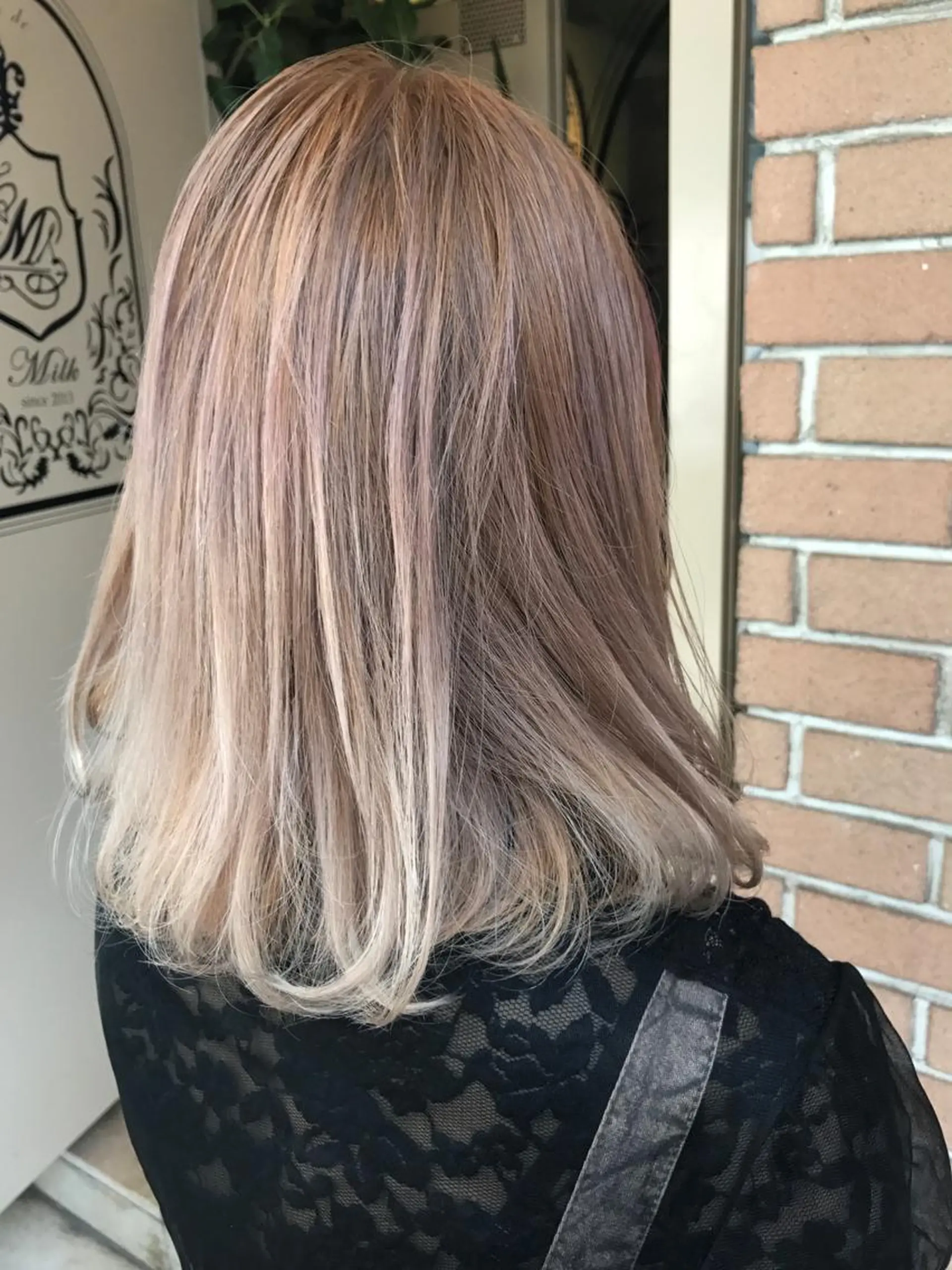 ミディアム カラー パーマ ヘアアレンジ メンズ キッズ ネイル マツエク・マツパ ベージュカラー ホワイトベージュ ホワイト サロンドミルク 原宿のヘアスタイル