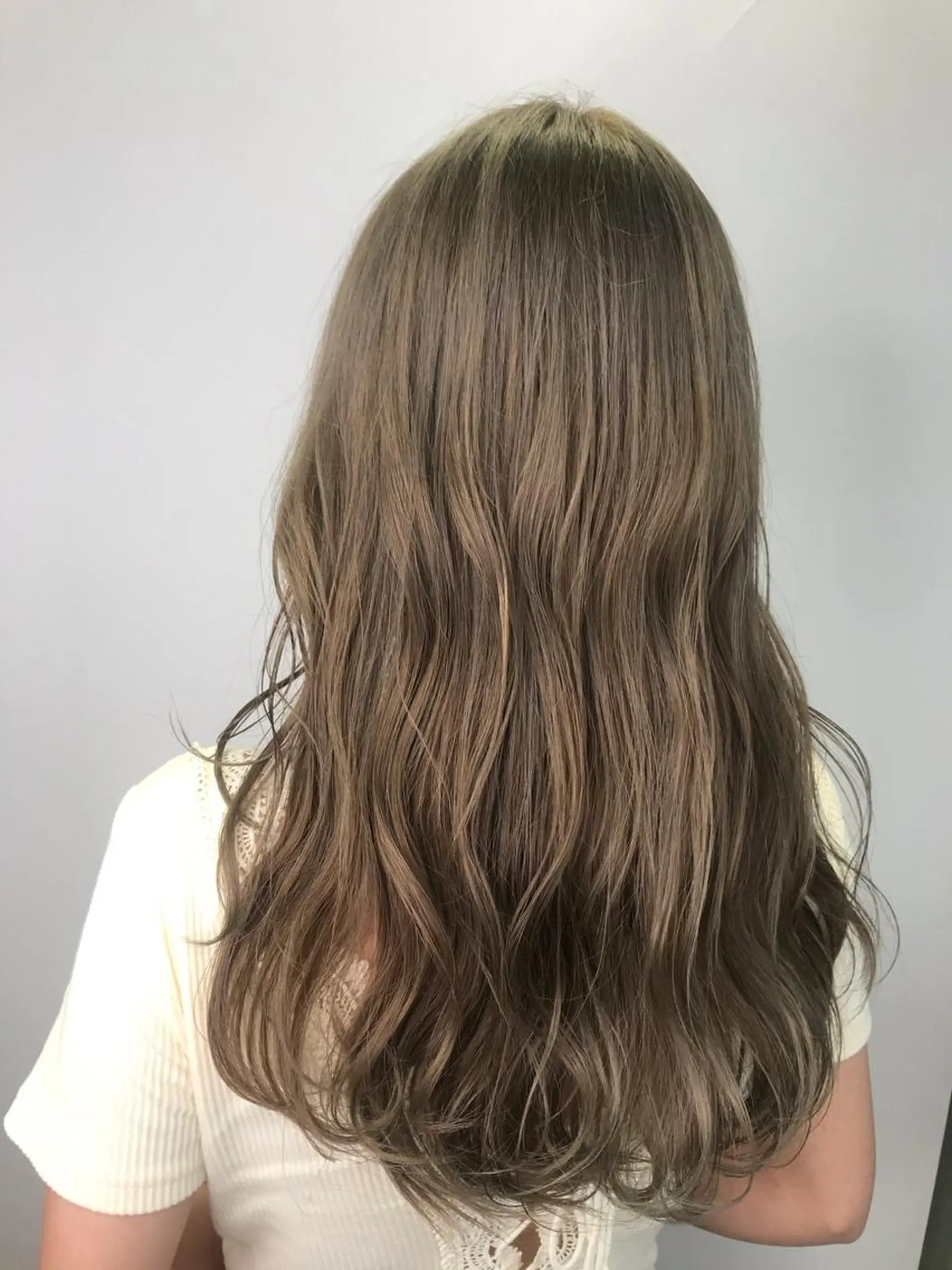 セミロング カラー 韓国メンズヘア　ミル クティボブ　足立佳代のヘアスタイル