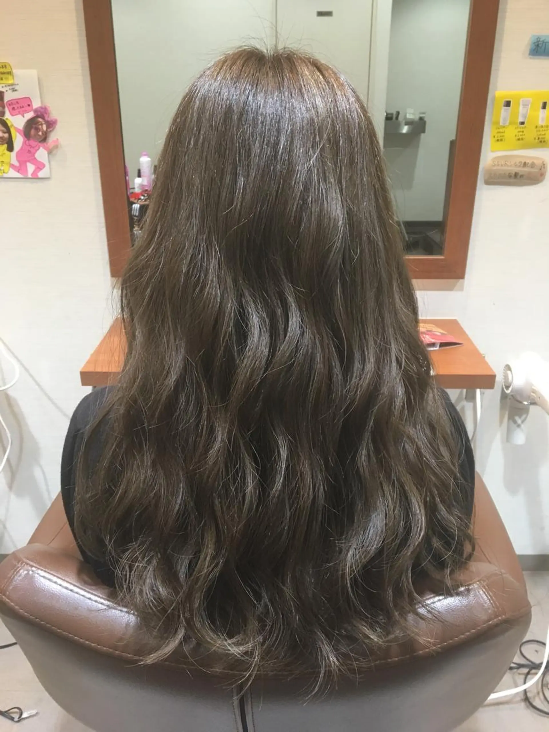 ロング カラー 蓮見  友里のヘアスタイル