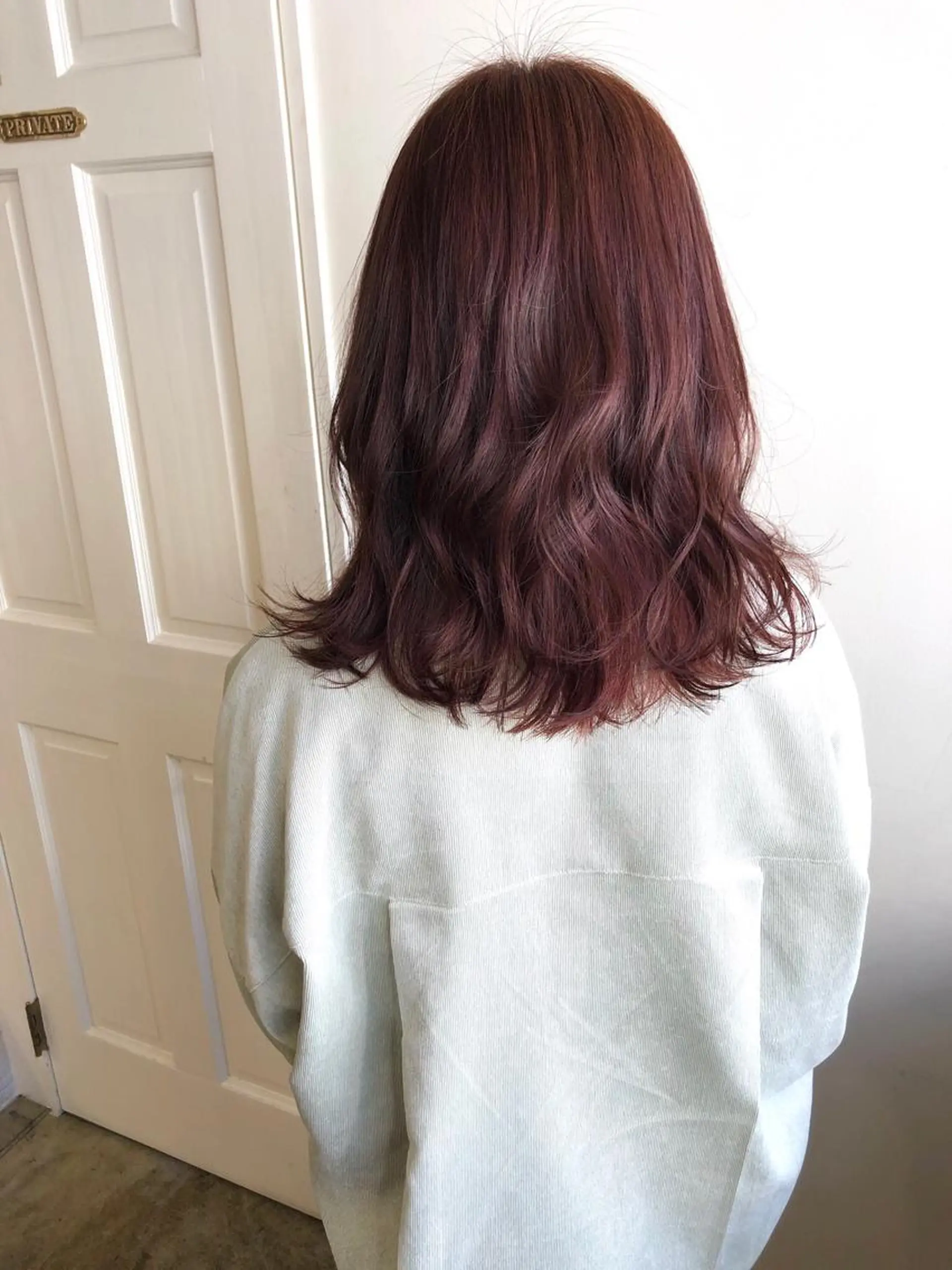 ミディアム カラー MIOベージュカラー 柔らかいカラーのヘアスタイル