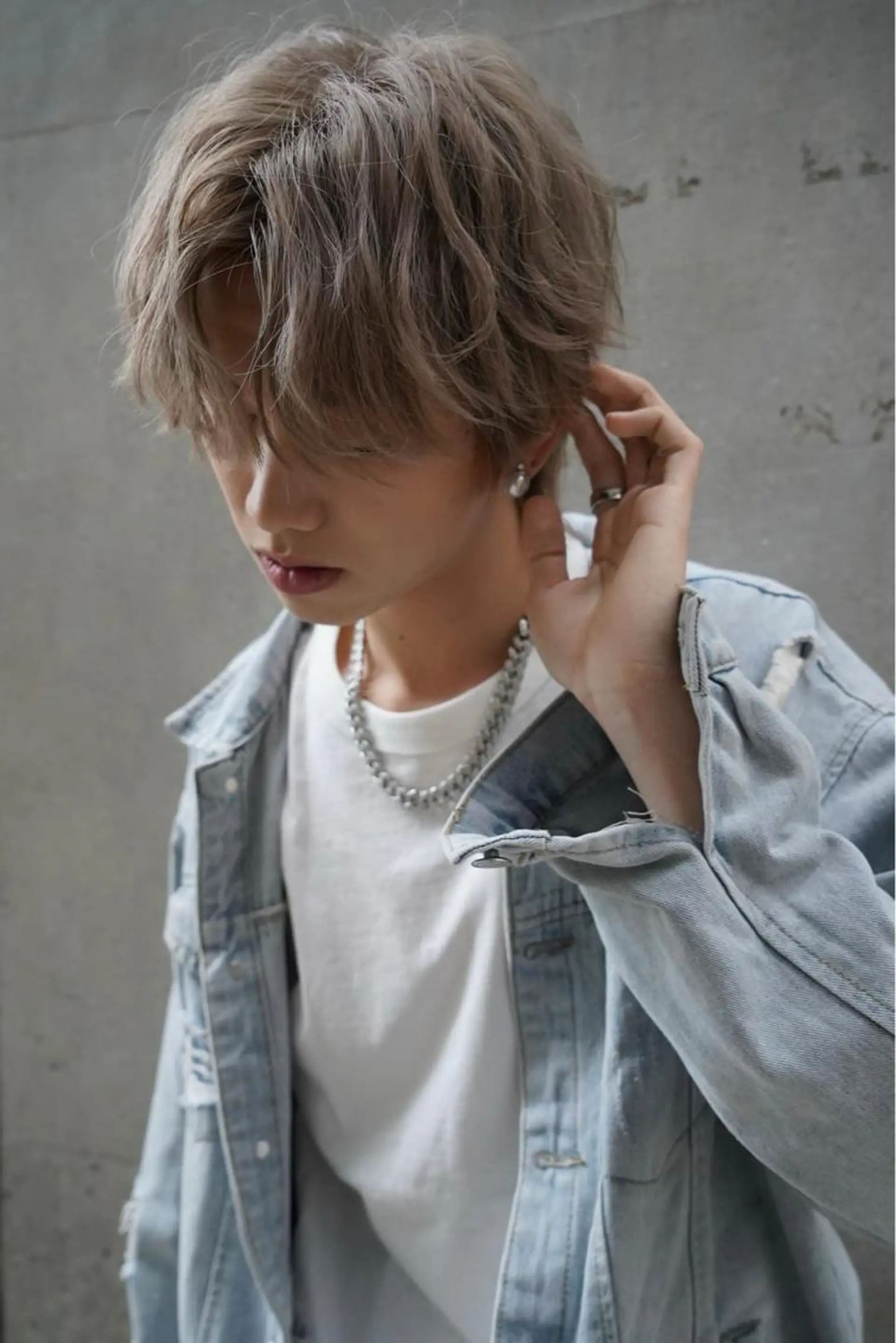 カラー メンズ メンズハイトーン ハイトーンカラー カット ヘアセット EMANONシェアサロン心斎橋店所属・韓国メンズヘア　ミル クティボブ　足立佳代のヘアスタイル