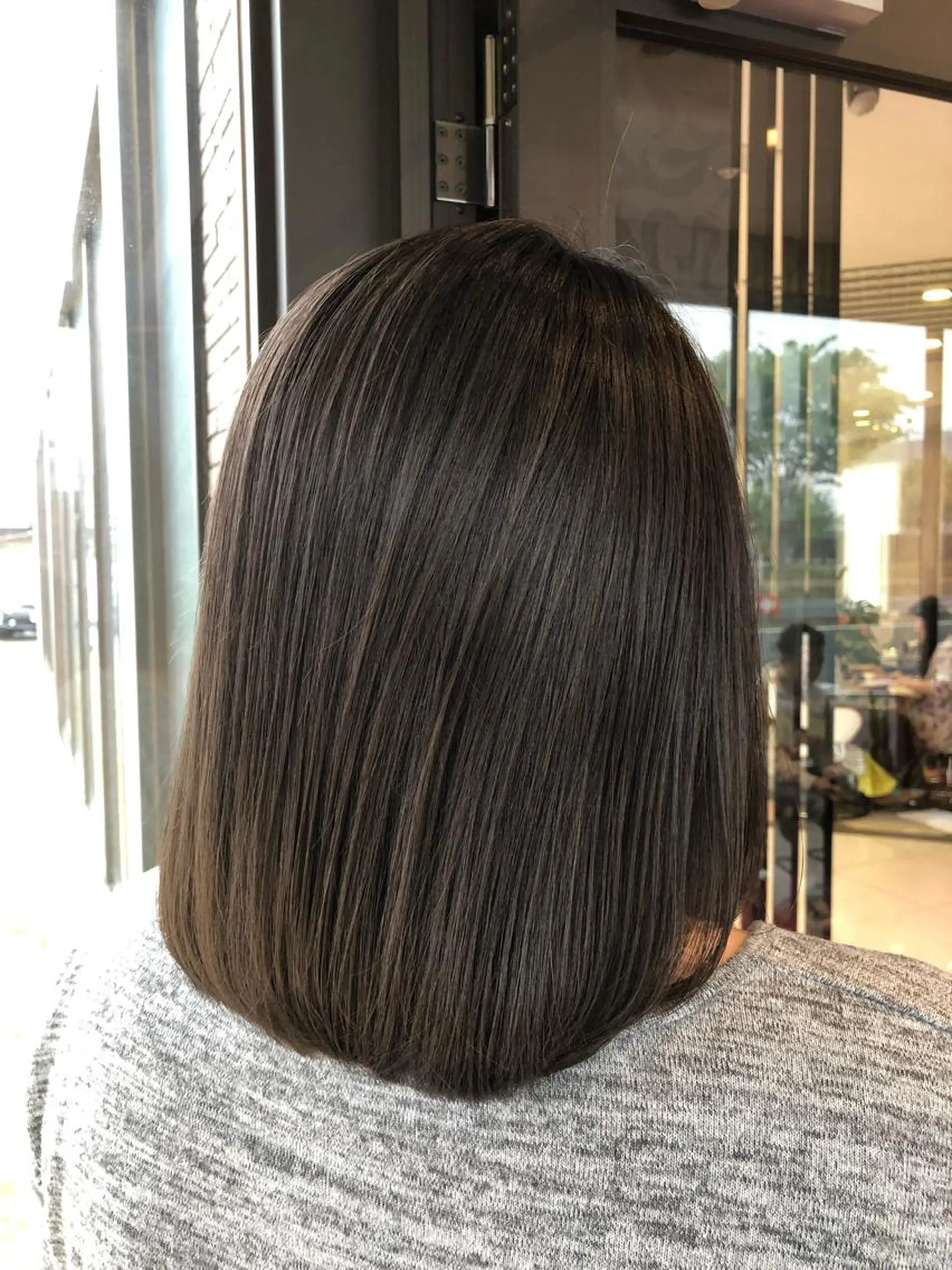 ミディアム カラー ヘアアレンジ ブリーチ グレージュ 大塚 貴之のヘアスタイル