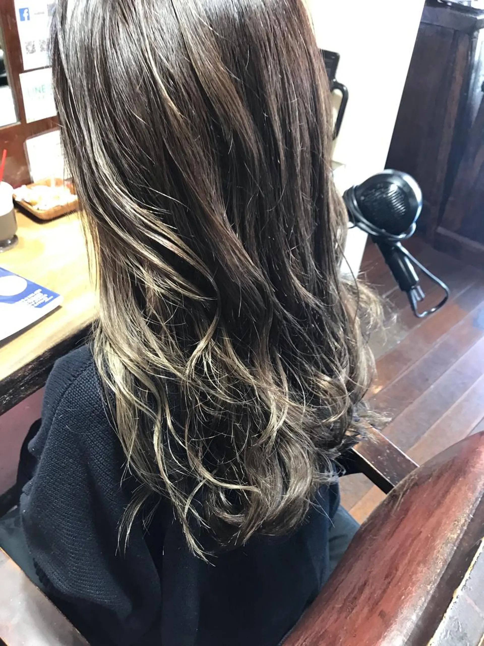 カラー エクステ 坂野 結子のヘアスタイル