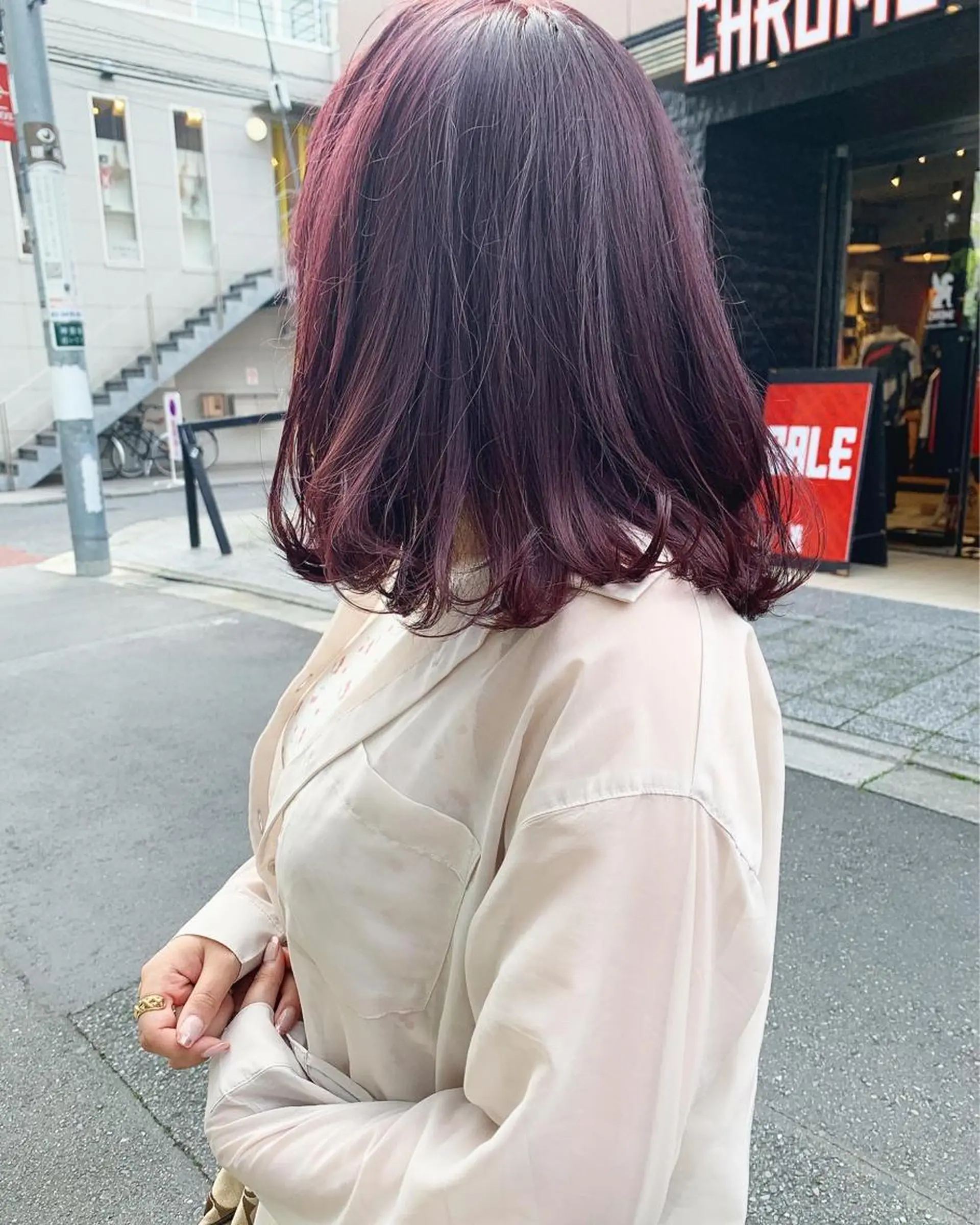 ミディアム カラー ネイル ヘアカラー トリートメント ハイトーンボブ 前田 表参道 グレージュのヘアスタイル