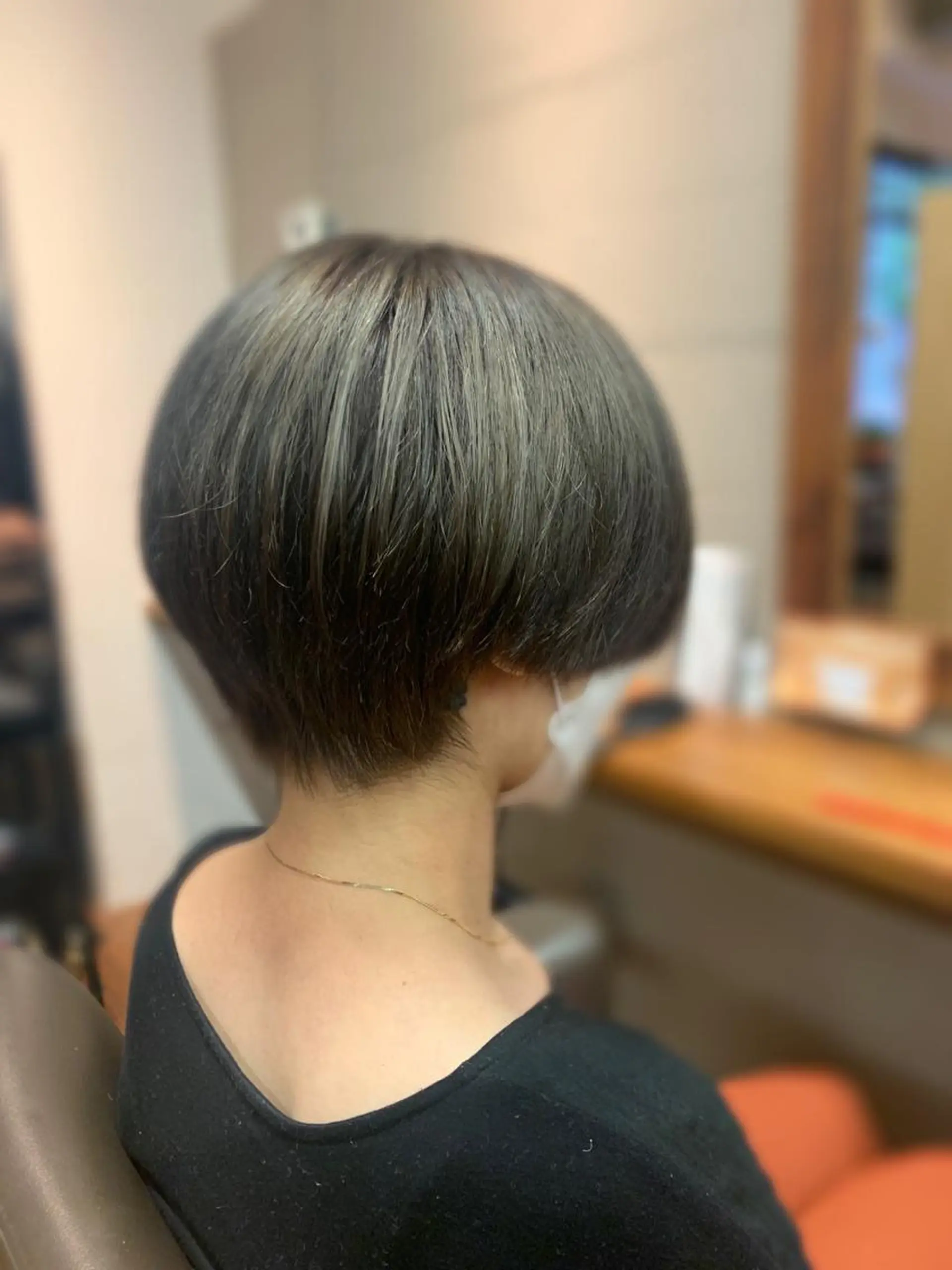 ショート カラー アッシュ ブリーチ BLISE Akazawaのマツエク・マツパデザイン