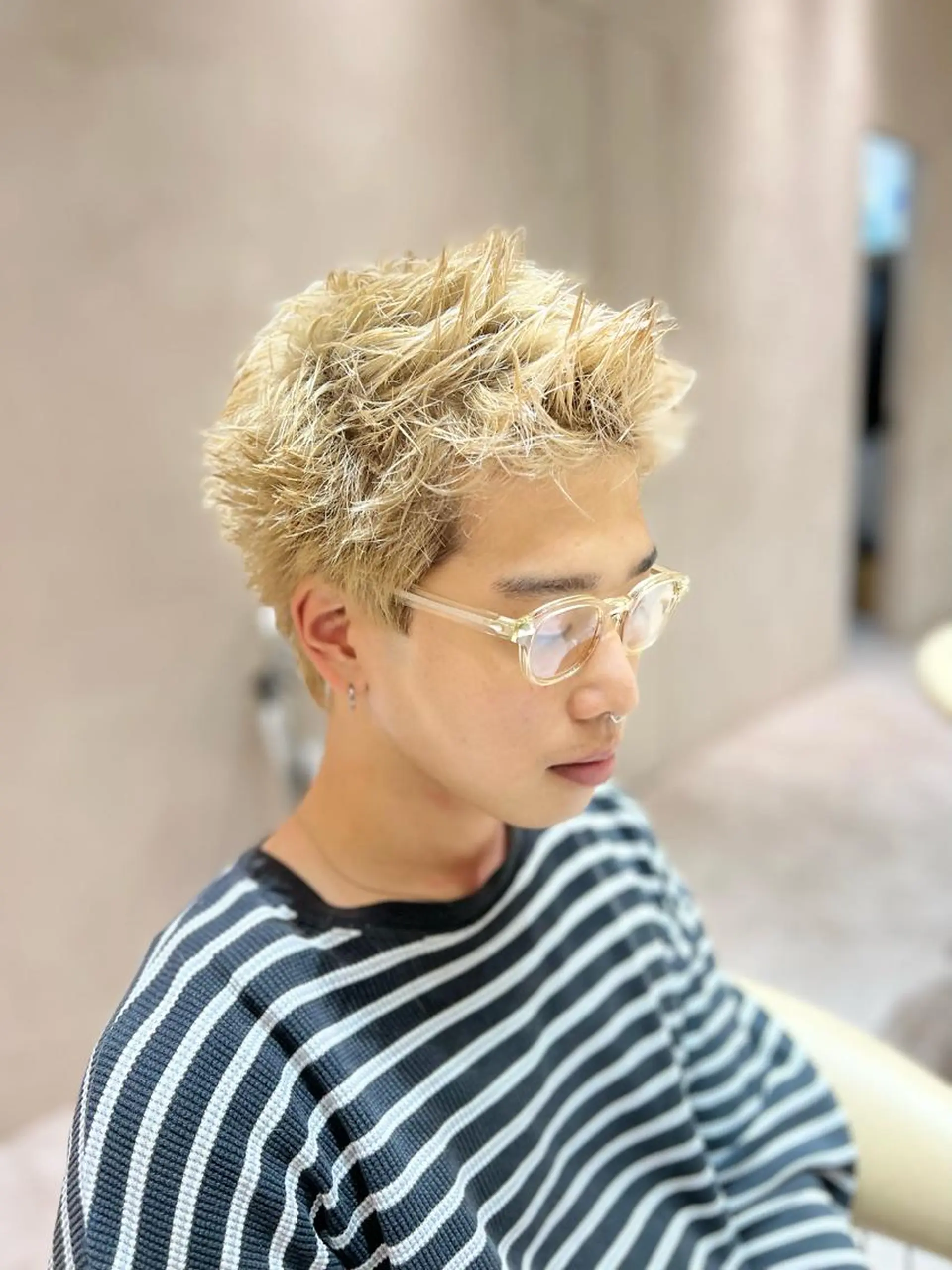 ショート カラー メンズ メンズハイトーン スパイキーショート ハイトーンカラー ショートヘア カット パーマ トリートメント 波巻きスパイラルパー マ/シャドウパーマ駿のヘアスタイル