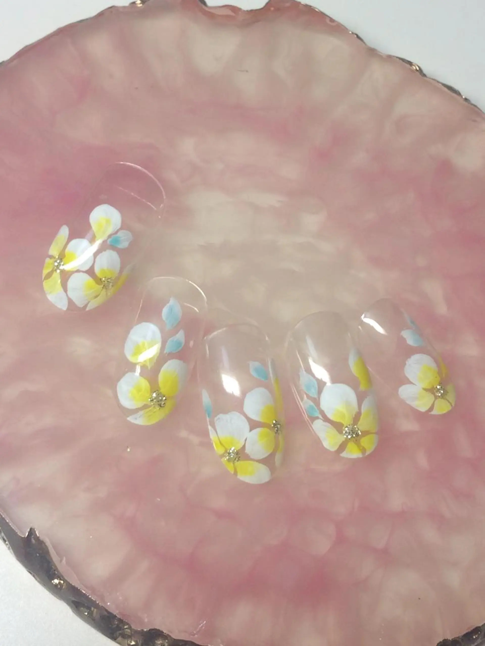 ネイル クリアネイル グラデーション シンプルネイル ハンドネイル nail salon 7☺︎2所属・nail salon 7☺︎2のネイルデザイン