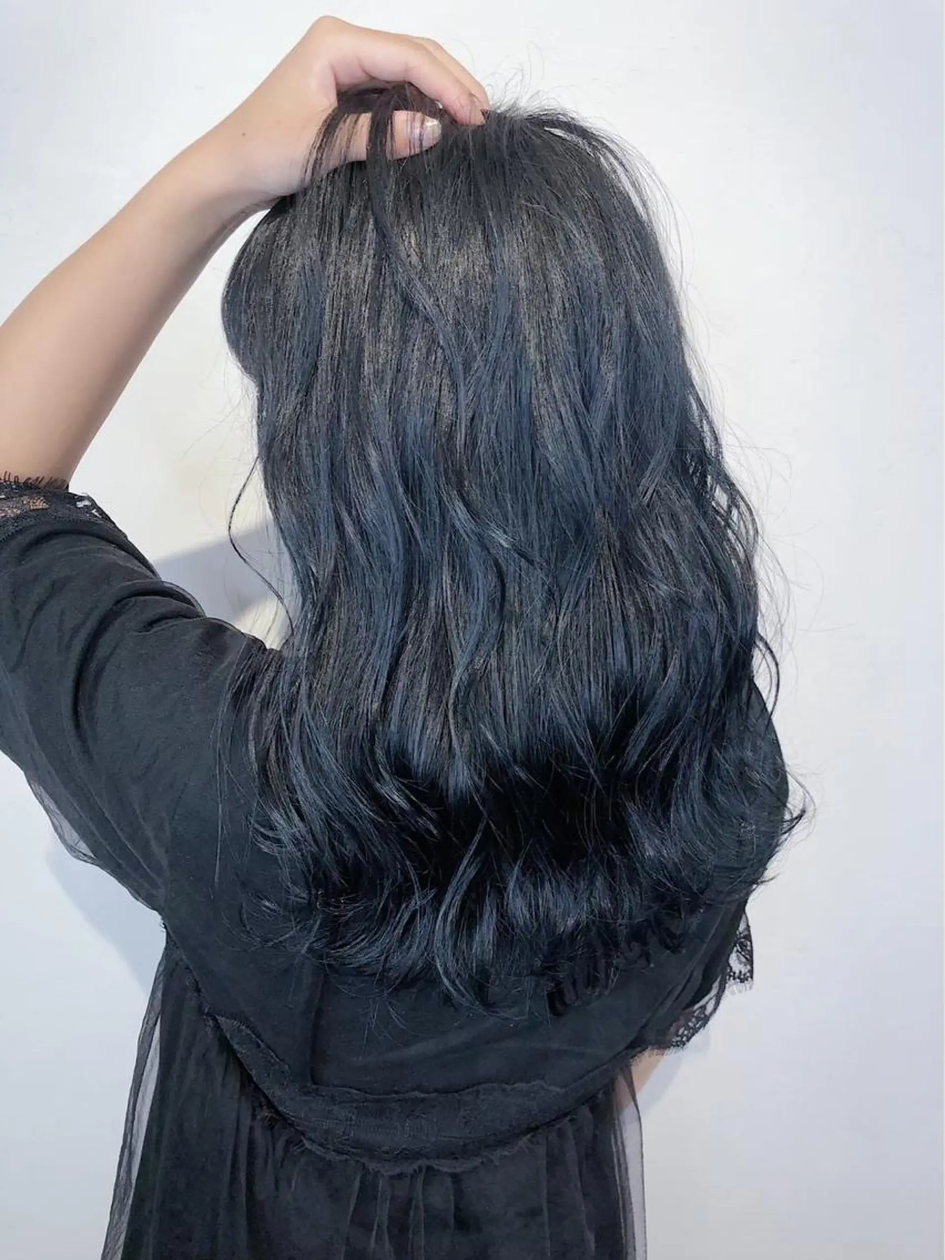 セミロング カラー _WHITE 高槻のヘアスタイル