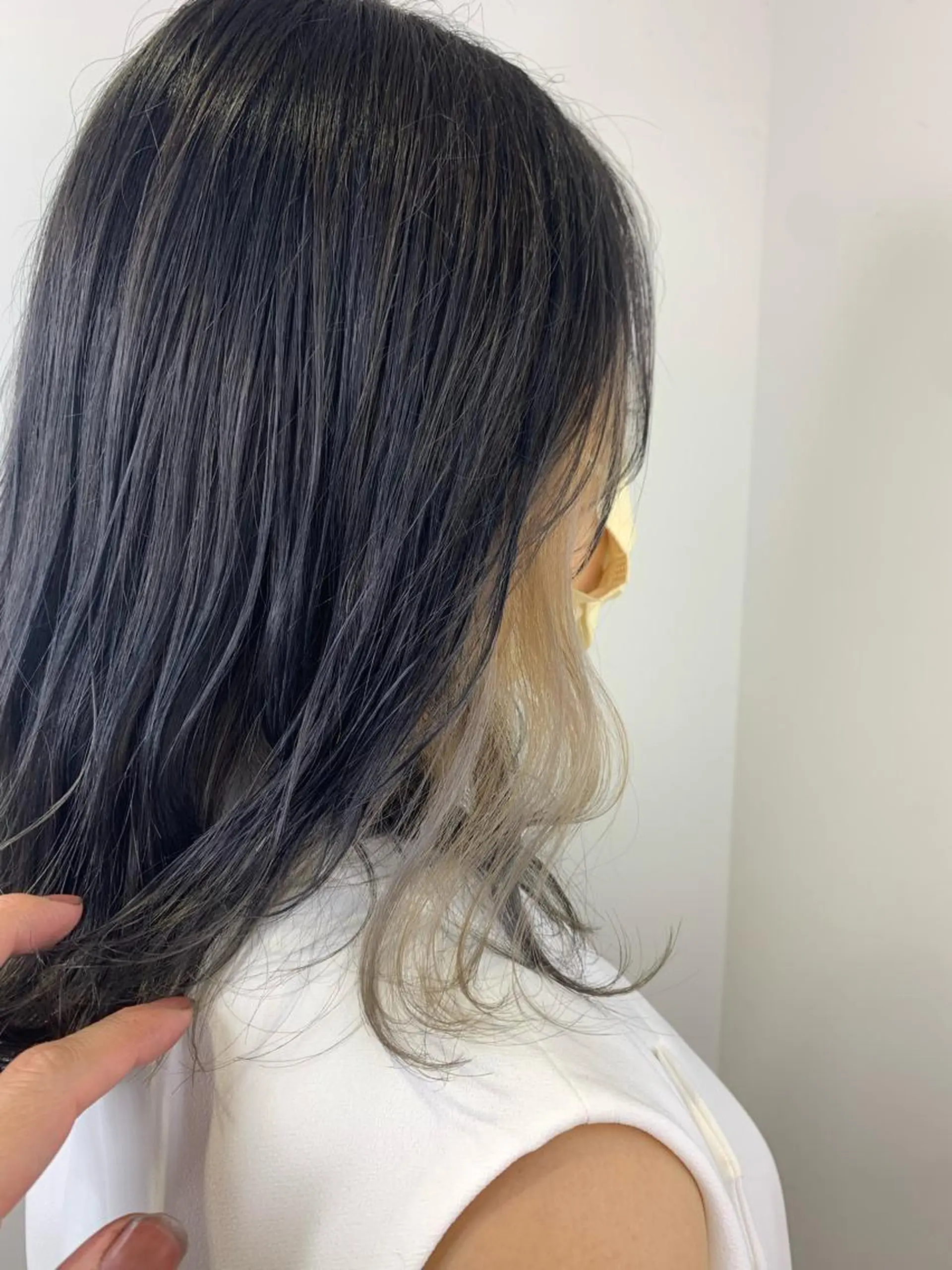 ミディアム カラー ベージュカラー ブリーチ ダークグレー ダークグレージュ グレージュ 【美髪を叶える】中谷 彰宏（アキ)のヘアスタイル