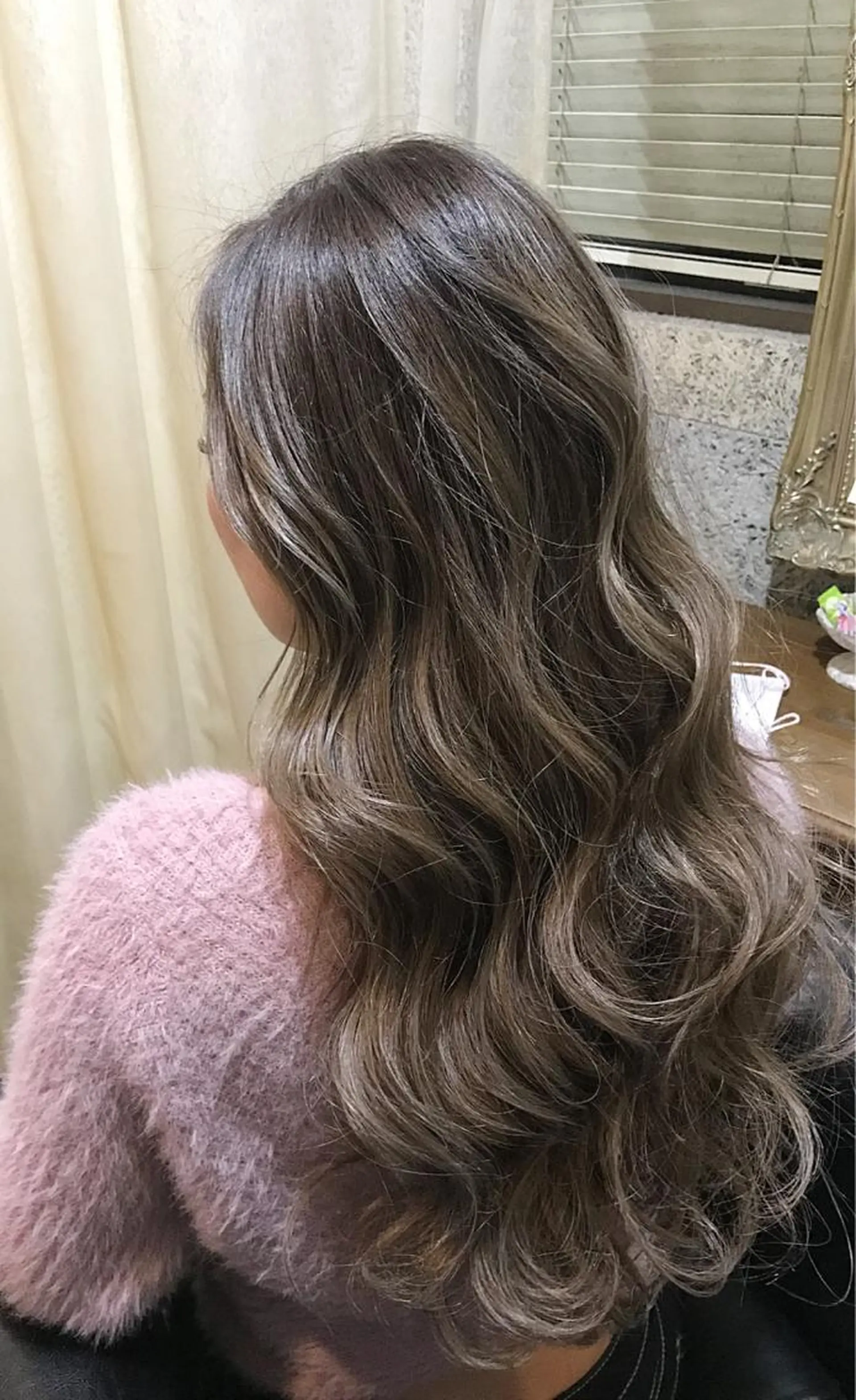 ロング カラー アッシュ ベージュカラー グラデーションカラー Tsuyoki .のヘアスタイル