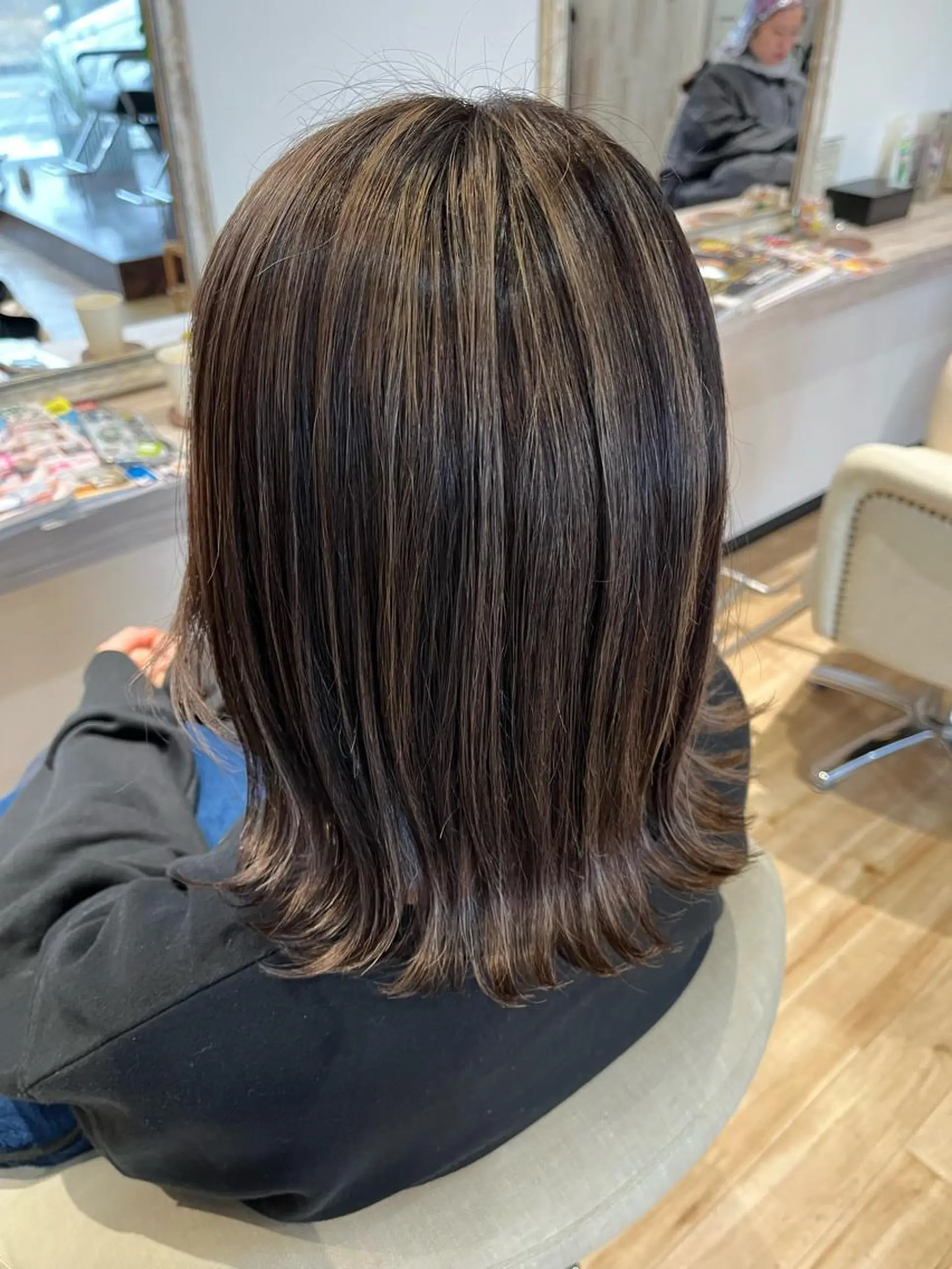 ミディアム カラー ハイライトカラー ハイライト Atelier 大内のヘアスタイル