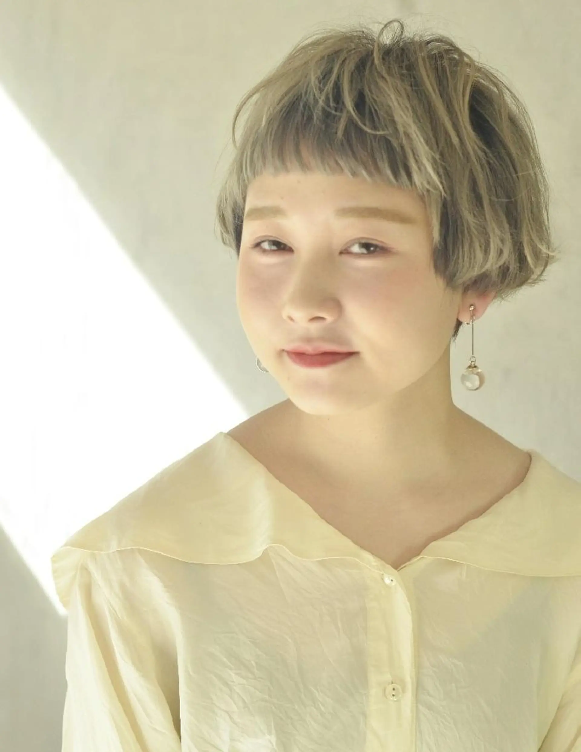 ショート カラー グレージュ ハイトーンカラー ミント オン眉 coii コイ【原宿/表参道】のヘアスタイル