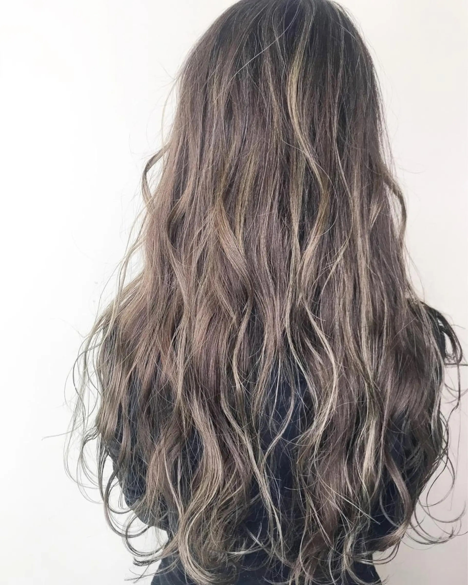 ロング カラー ベージュカラー ハイライトカラー ハイライト 🎊ルービック 京橋店💛のヘアスタイル