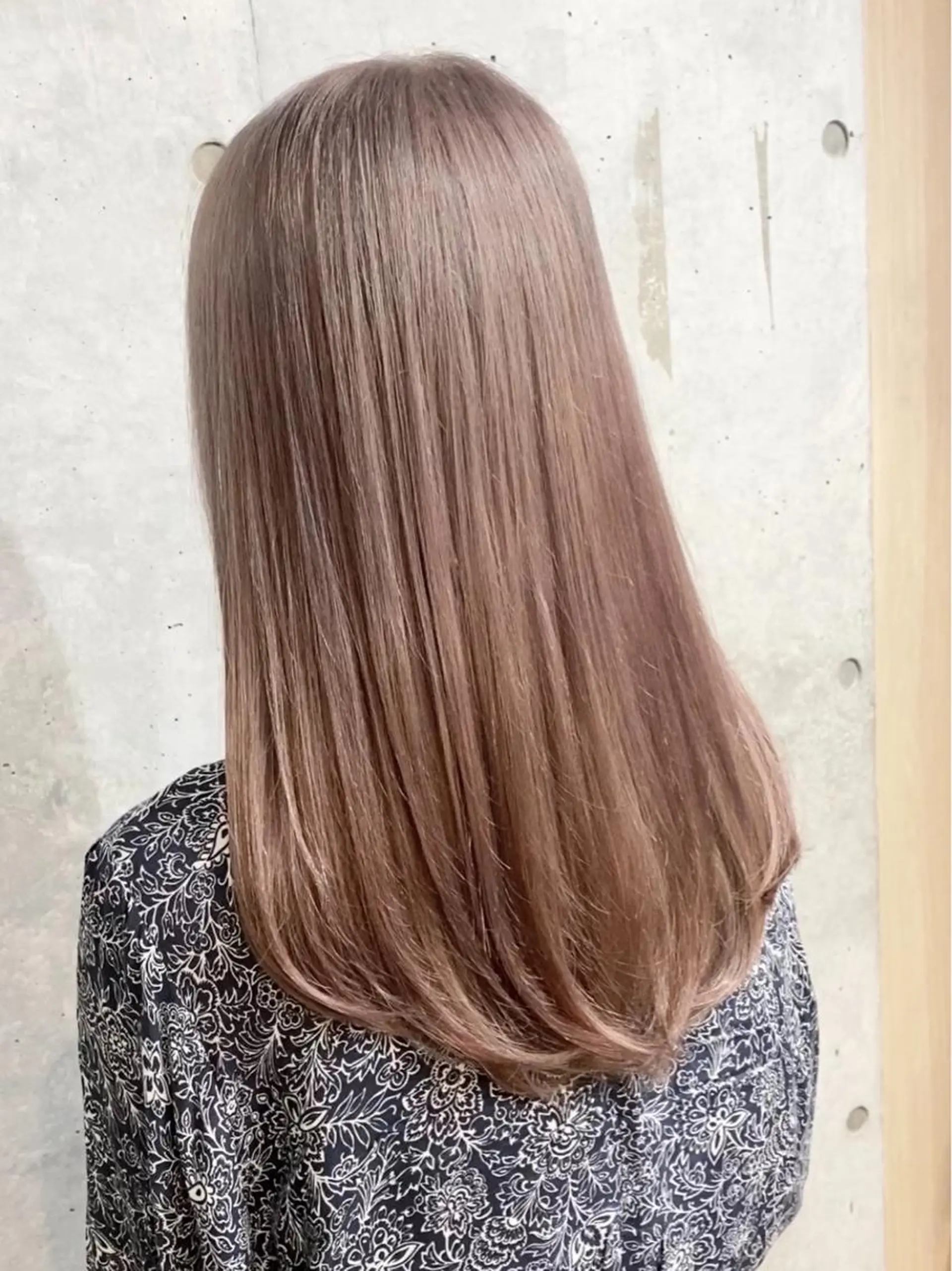 セミロング カラー ヘアアレンジ アディクシーカラー アッシュ バレイヤージュ ベージュカラー ブリーチ ヘアカラー トリートメント ヘアセット ✨ハイクオリティ✨ 山本香也のヘアスタイル