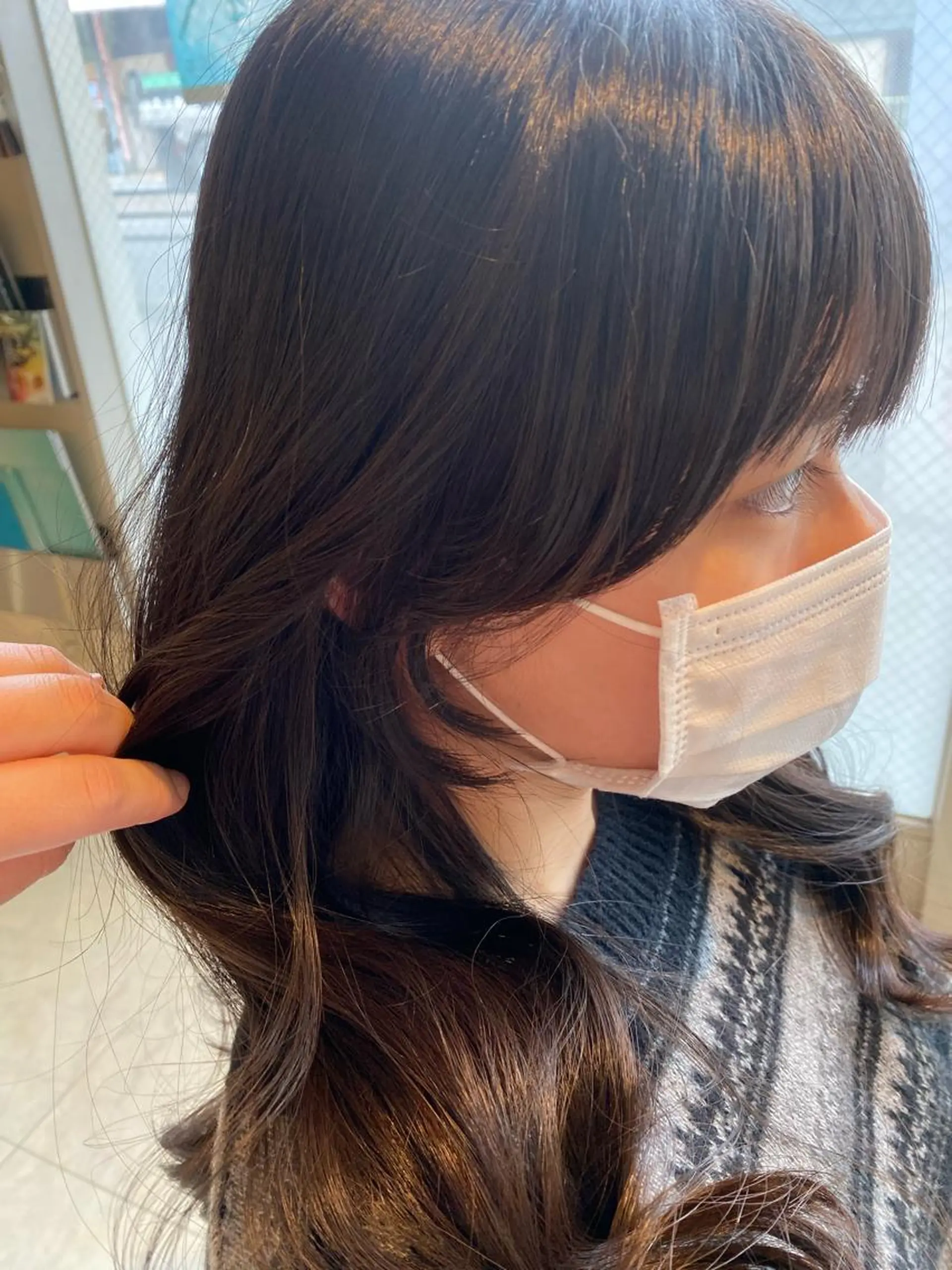 セミロング 顔周りカット 韓国風ヘア カット 岡田 奈々のヘアスタイル