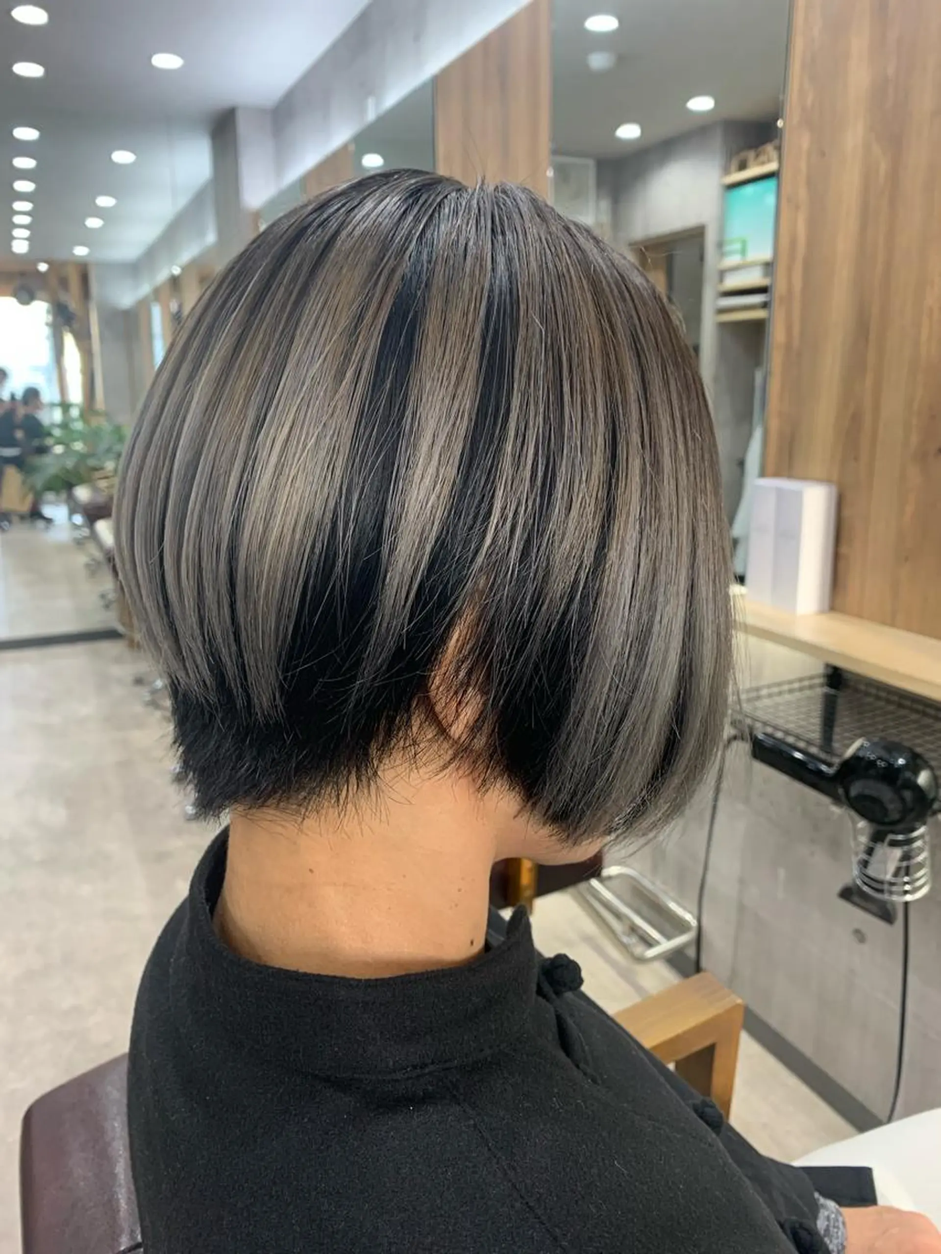 ショート カラー バレイヤージュ ブリーチ ケアブリーチ ダブルカラー イヤリングカラー ヘアカラー トリートメント memento 斎藤大覚のヘアスタイル