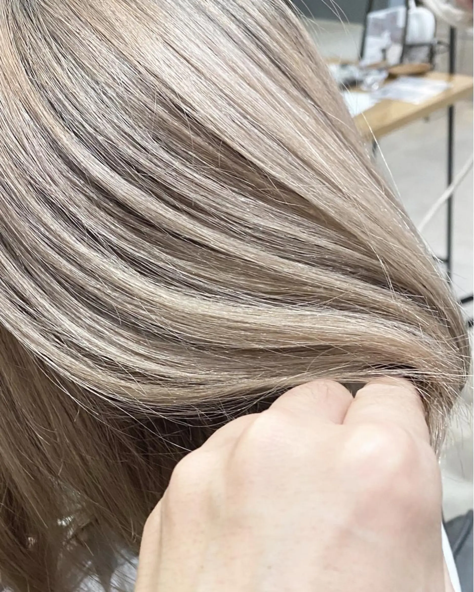 ミディアム ハイライト 髪質改善 縮毛矯正 トリートメント 酸熱トリートメント ヘアカラー トリートメント 中川 勝友のヘアスタイル