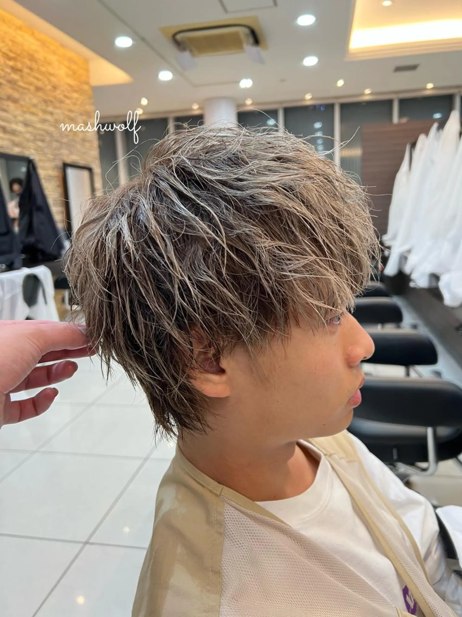 ショート カラー メンズ メンズハイライト メンズインナーカラー マッシュウルフ マッシュ メンズパーマ 小山 雄大のヘアスタイル