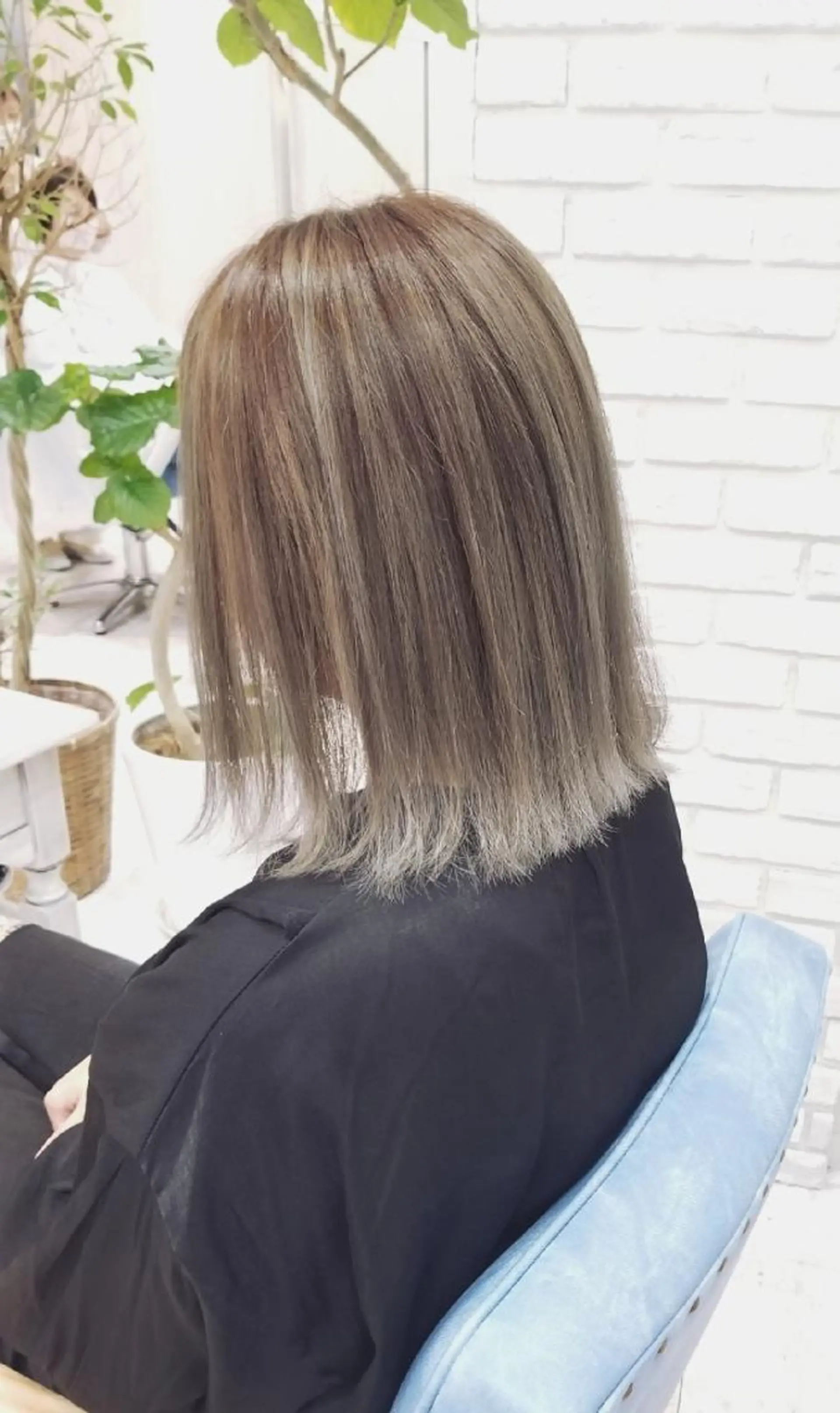 ミディアム カラー バレイヤージュ シルバー レイヤーカット レイヤーカット/ 髪質改善/代表西村のヘアスタイル