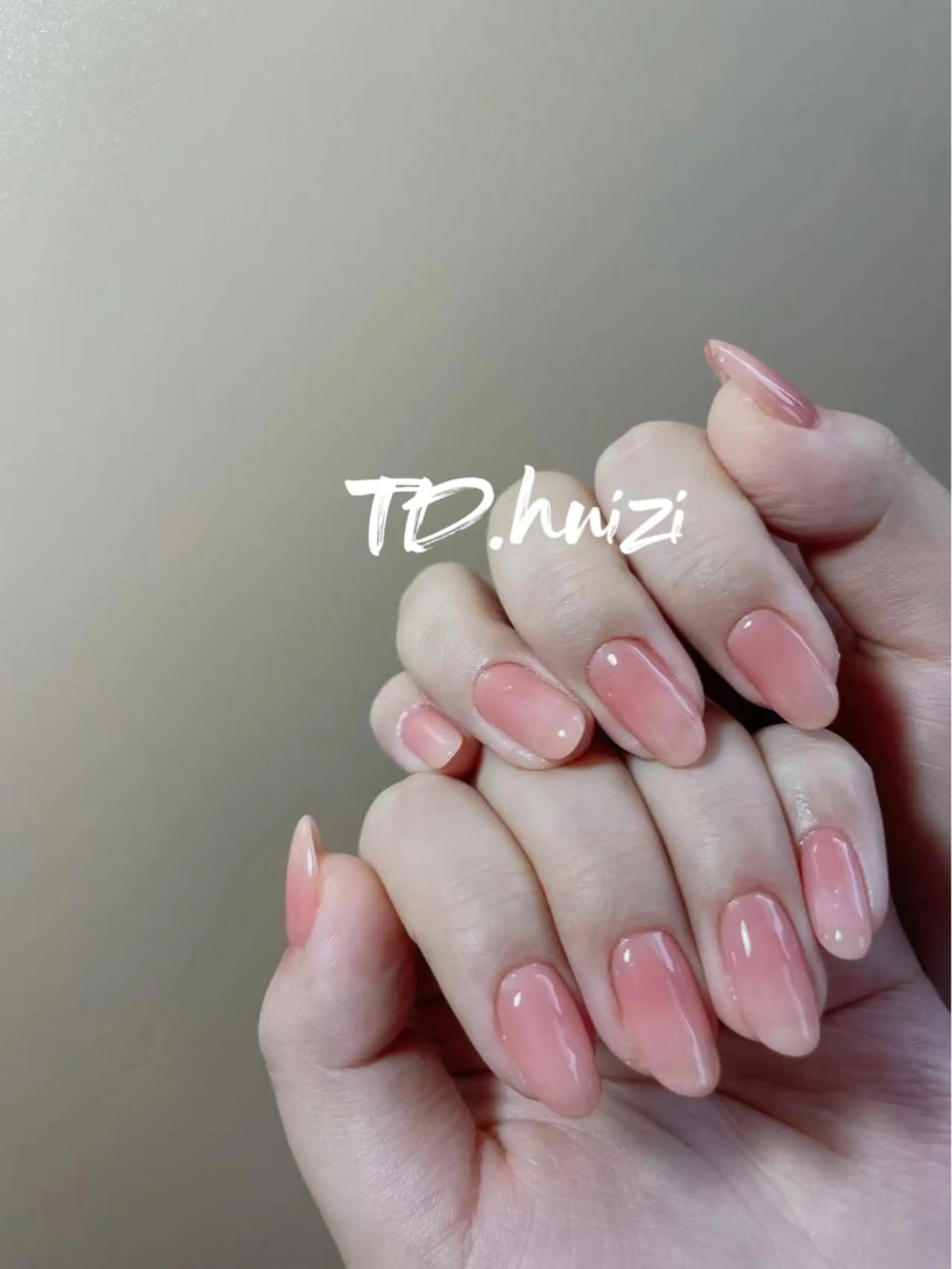 ミディアム ハンドネイル めぐみのネイルサロン スタッフ練習のネイルデザイン