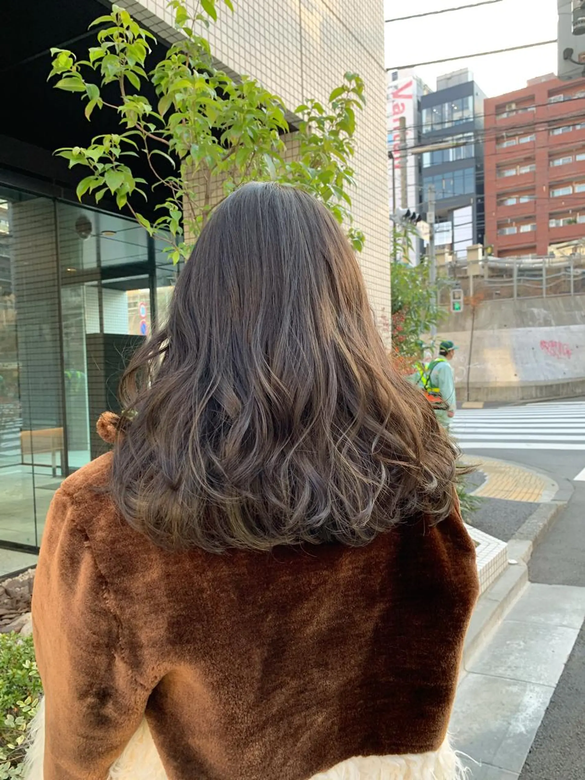 セミロング カラー ベージュカラー ハイライトカラー オリーブベージュ ハイライト 【完全マンツー 恵比寿】佐藤 翔のヘアスタイル