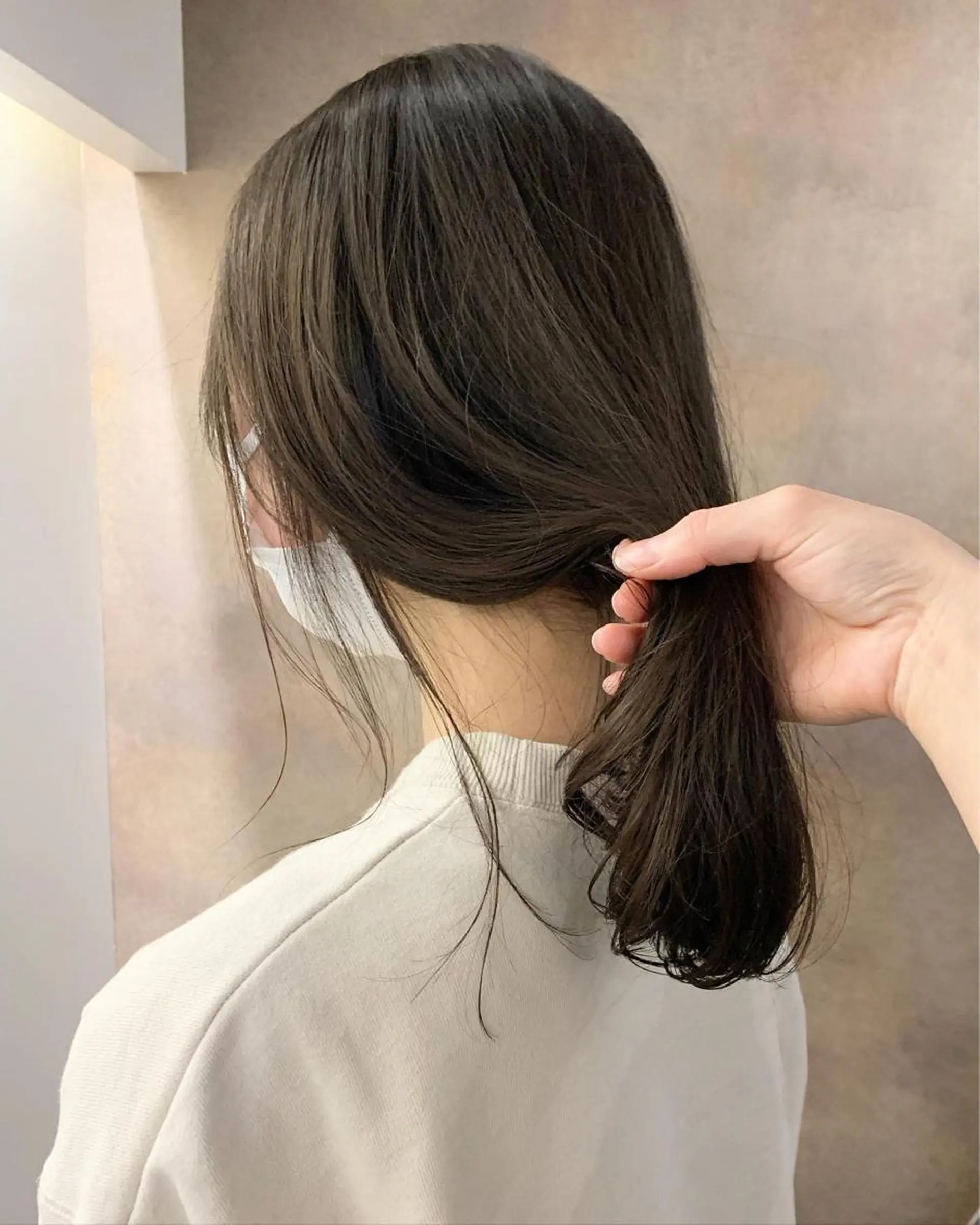ロング パーマ カット パーマ SAKINO. ベージュカラーのヘアスタイル