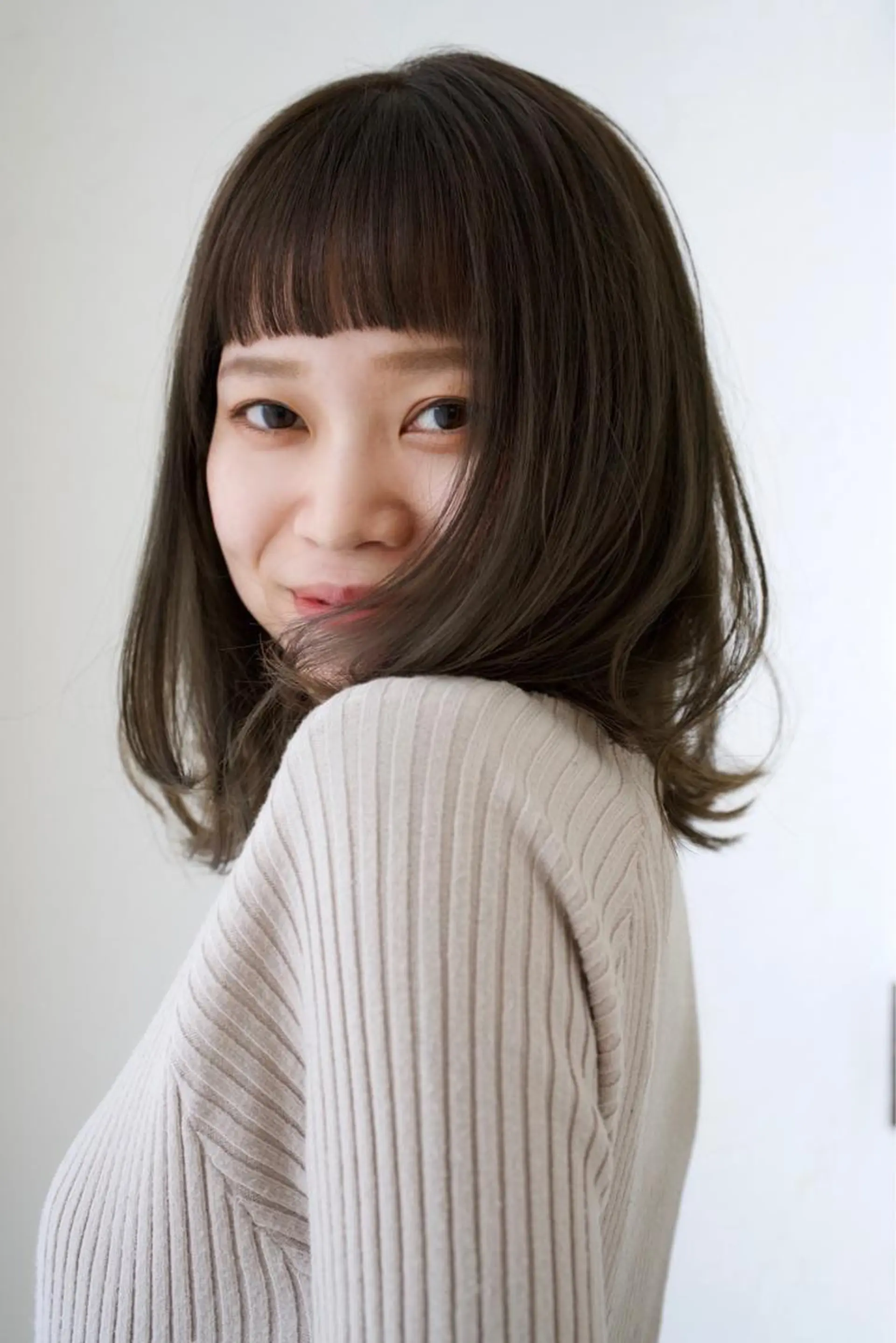 セミロング カラー fio マナミのヘアスタイル