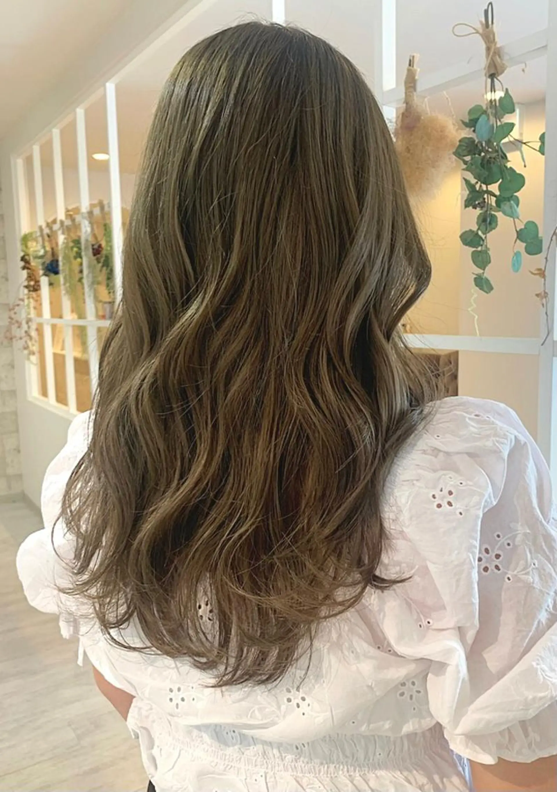 ロング カラー 🪞Unge チヒロ 女性限定のヘアスタイル