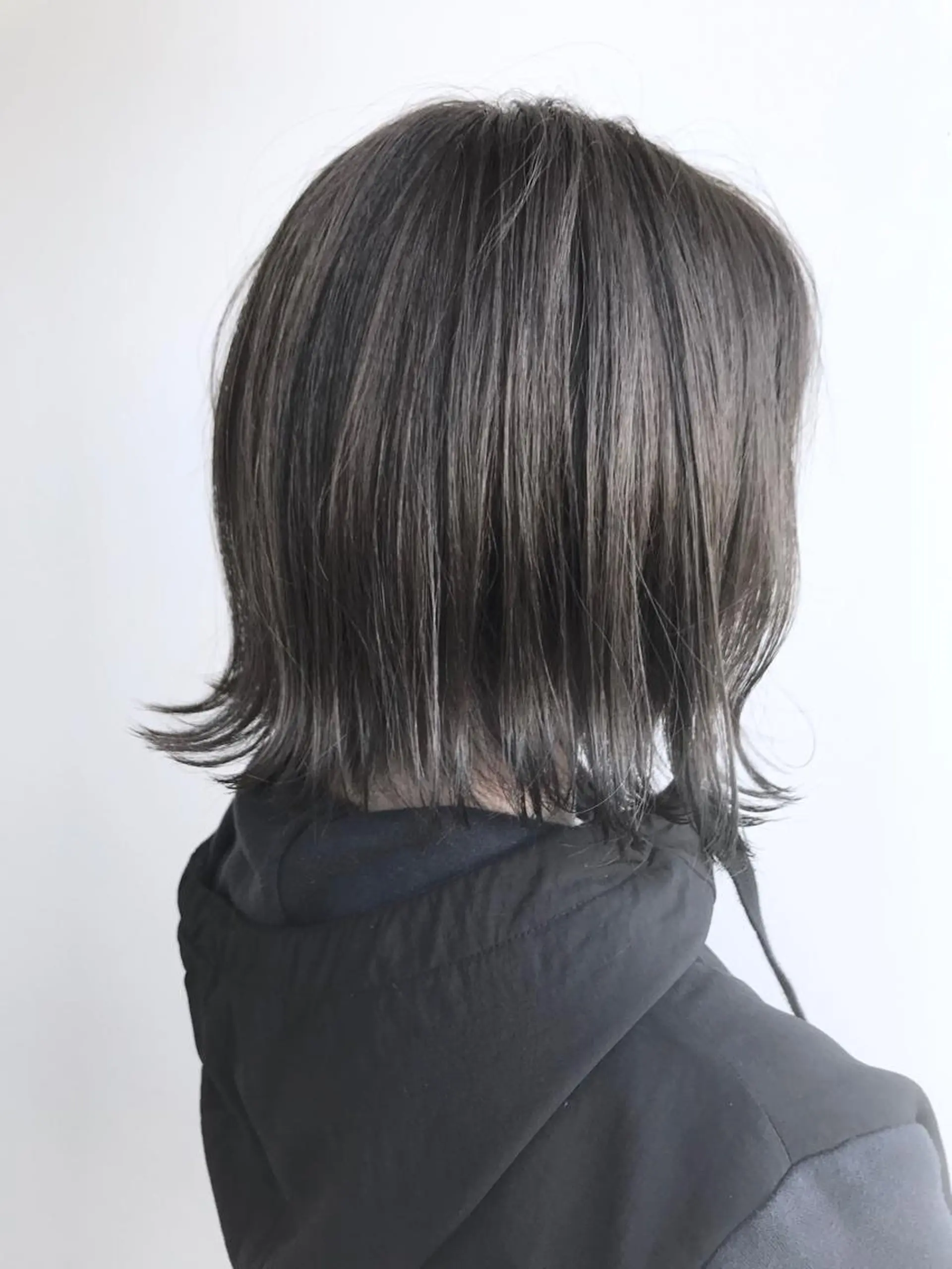 ミディアム アッシュ アッシュグレー ボブ/ハイトーン 福生Radix 下田のヘアスタイル