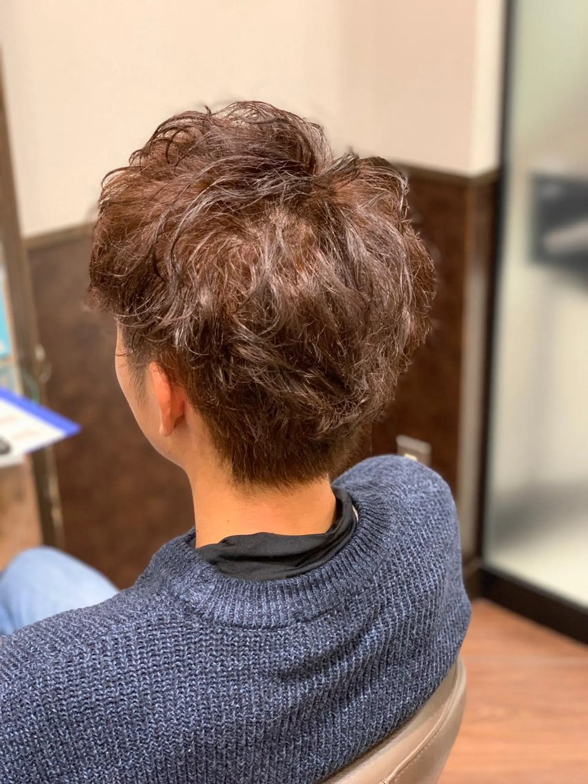 ショート カラー パーマ メンズ ベージュカラー ピンクカラー ピンクベージュ ショートヘア Ebise Kazunoriのヘアスタイル