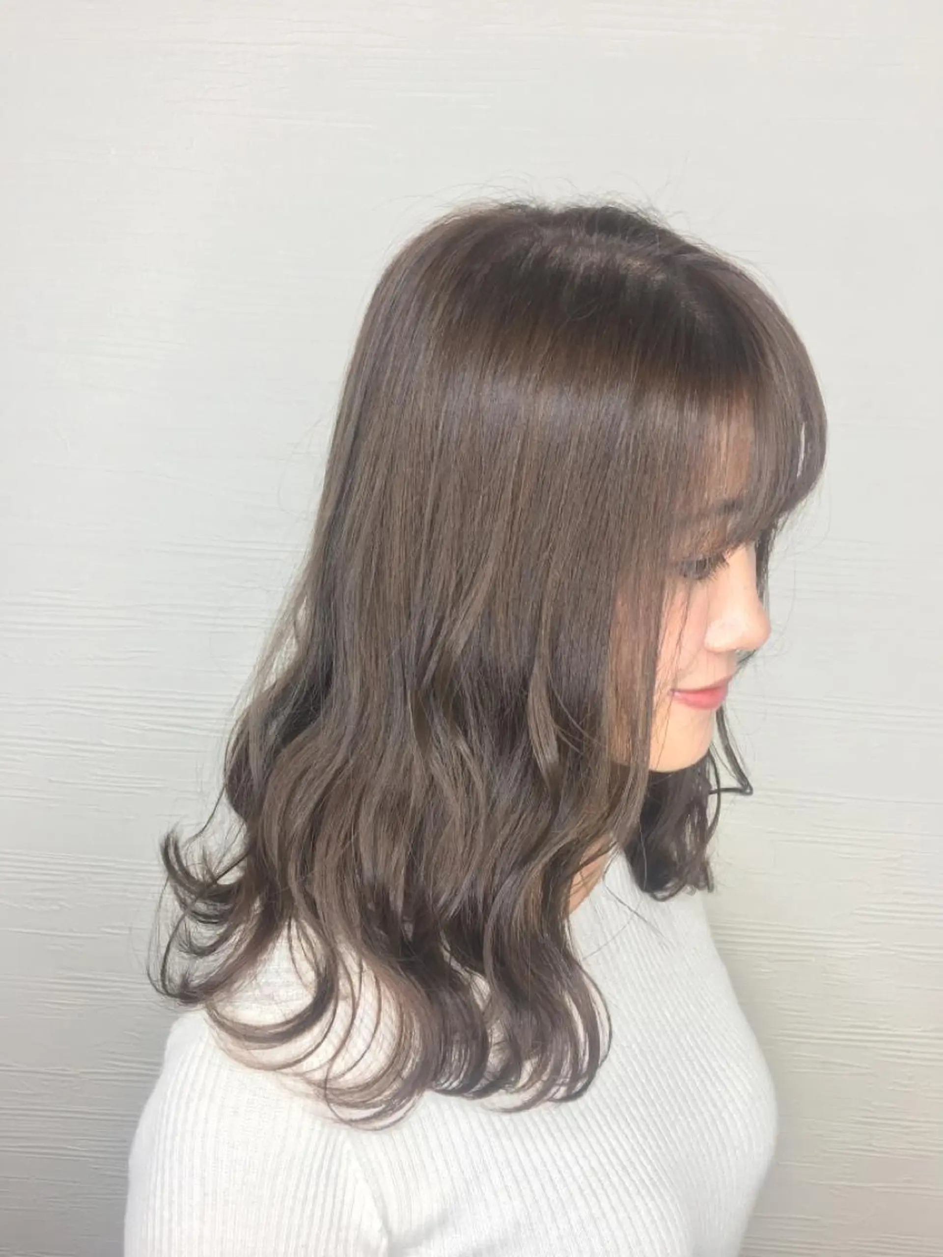 ミディアム カラー ヘアアレンジ アッシュ ベージュカラー 🧶ブリーチカラー TERU🧶のヘアスタイル
