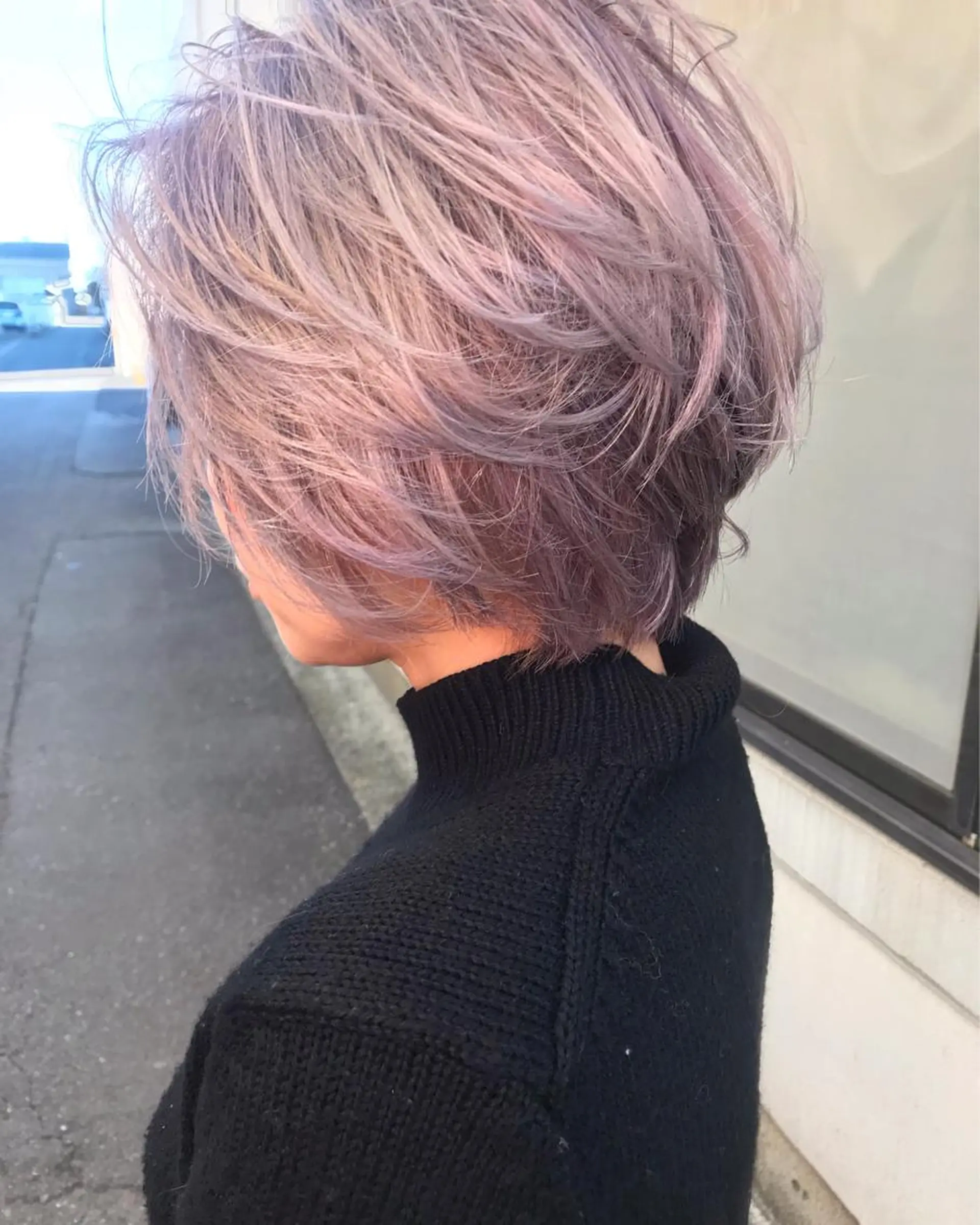 ミディアム カラー ヘアアレンジ お団子ヘア 切りっぱなしボブ バレイヤージュ ブリーチ デザインカラー Mariana/ 鶴原-ハイライトのヘアスタイル