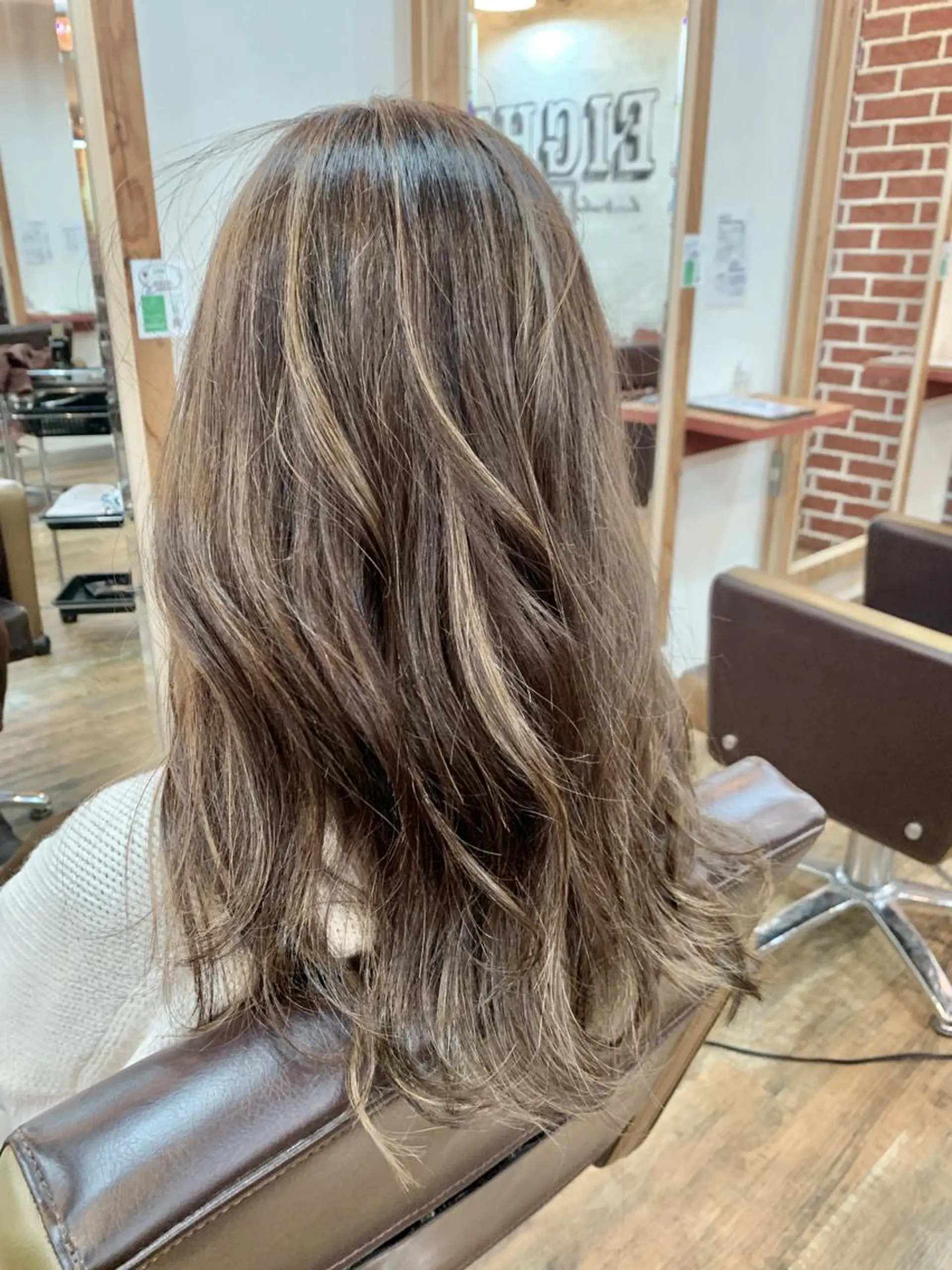 ロング カラー ブリーチ ケアブリーチ ハイライトカラー ハイライト ヘアカラー トリートメント 岡崎勇人/レイヤー/ 韓国/ケラチンTRのヘアスタイル