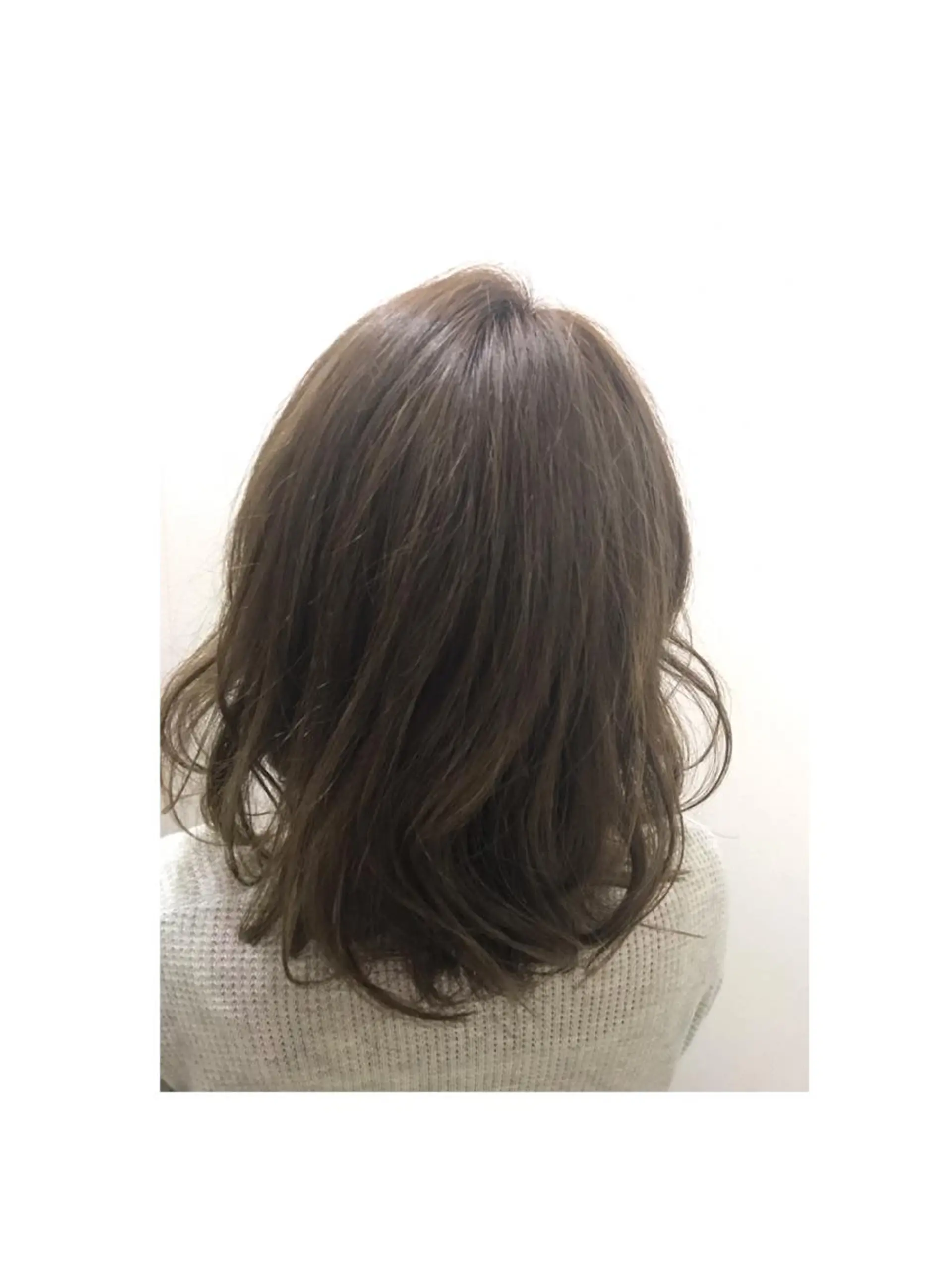 ミディアム カラー shi hoのヘアスタイル