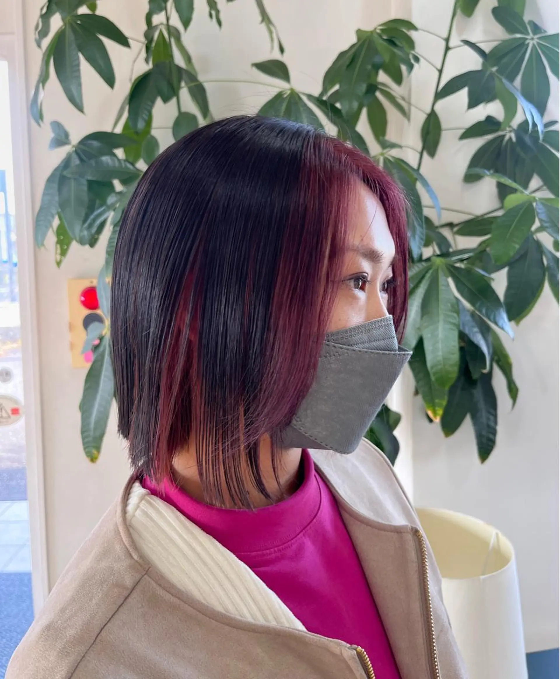 ショート カラー ミストバング イヤリングカラー  フェイスフレーミング パープルカラー 富永 美玖のヘアスタイル