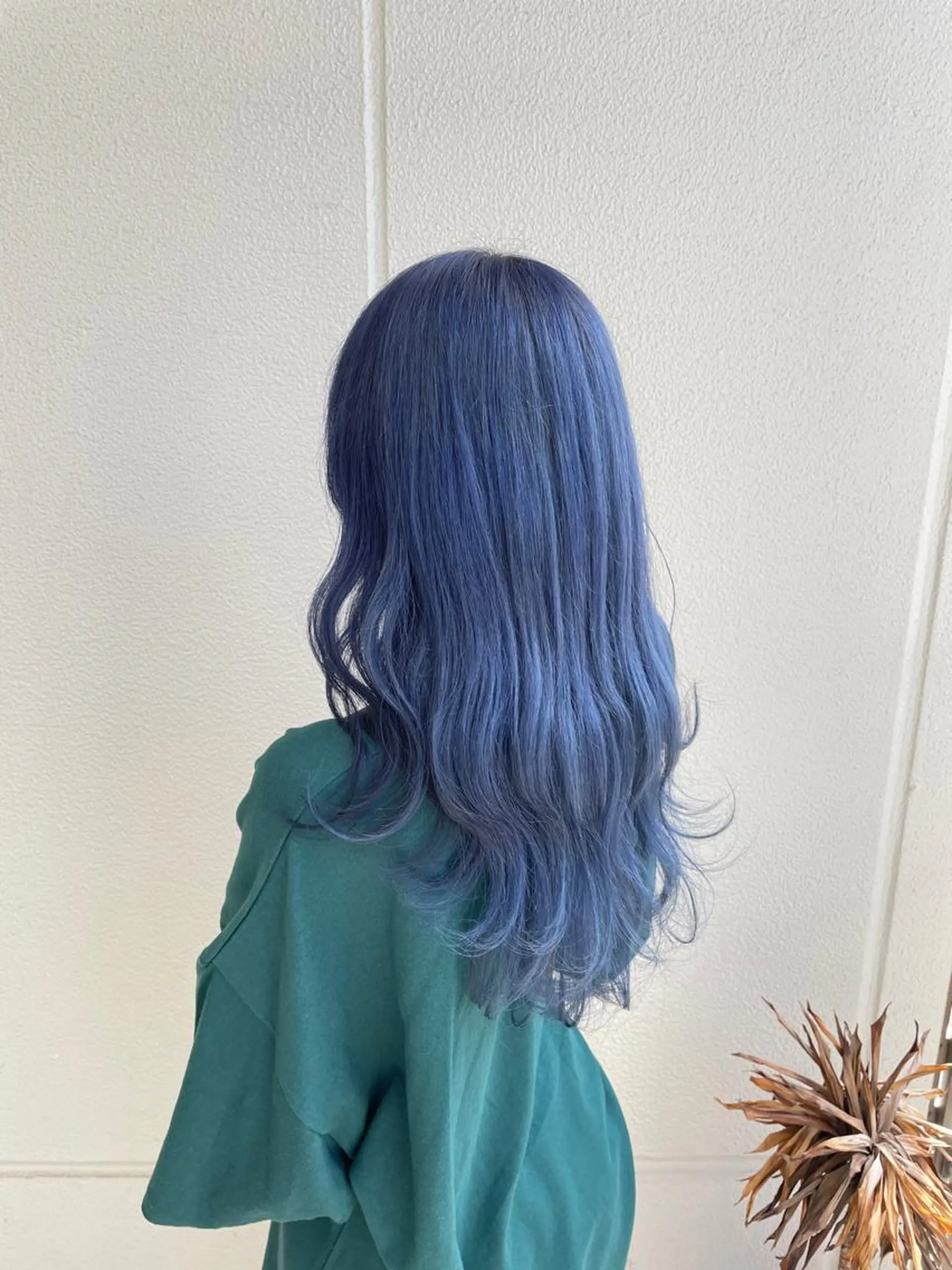 ロング カラー ヘアアレンジ ブルーカラー ヘアカラー トリートメント ヘッドスパ ヘアセット 艶髪✨寒色カラー✨ 翁長孝輔のヘアスタイル