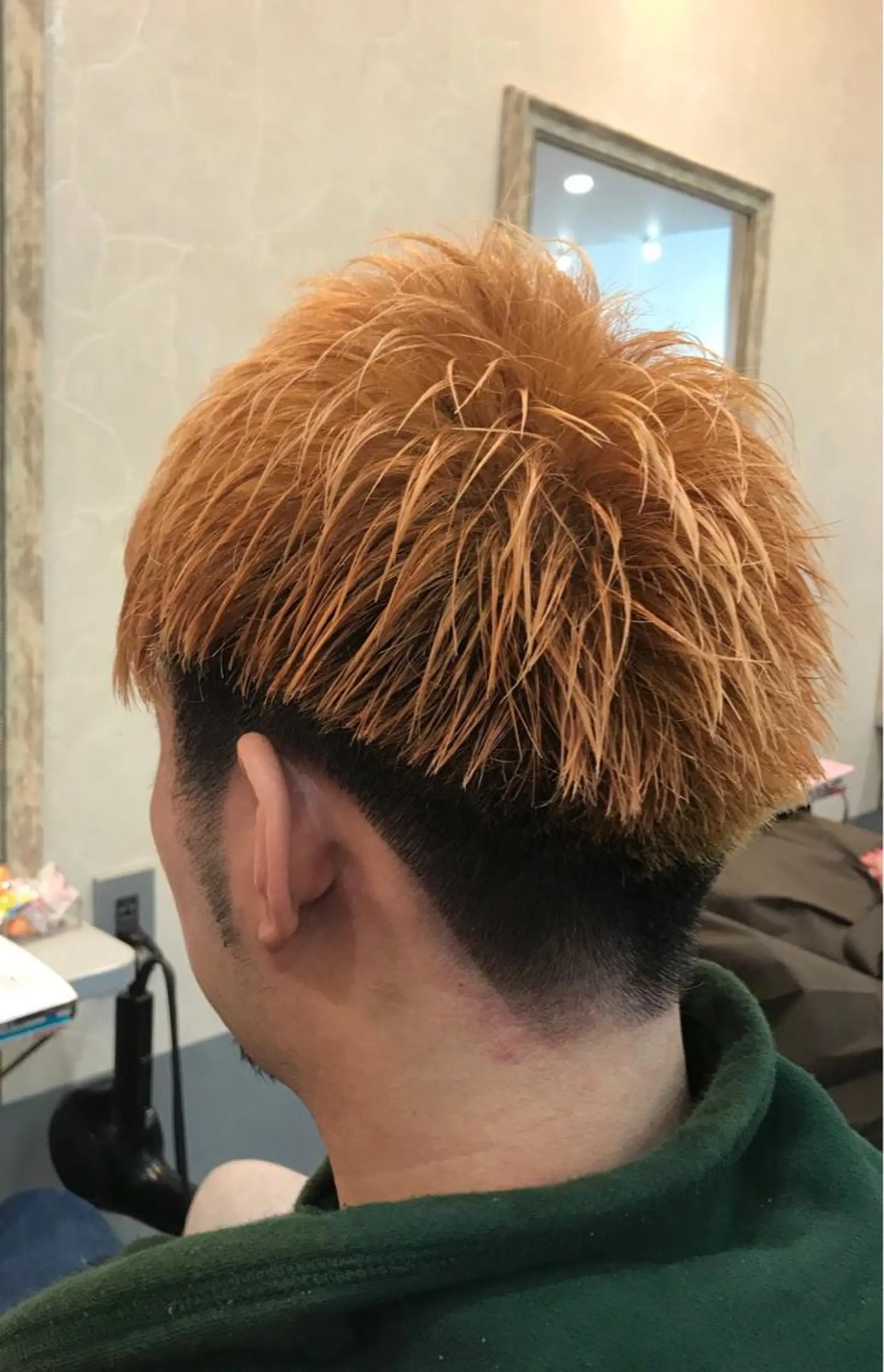 ショート カラー メンズ メンズブリーチ 刈り上げ ブリーチ 【Zina札幌大通】 店長　福間 和也のヘアスタイル