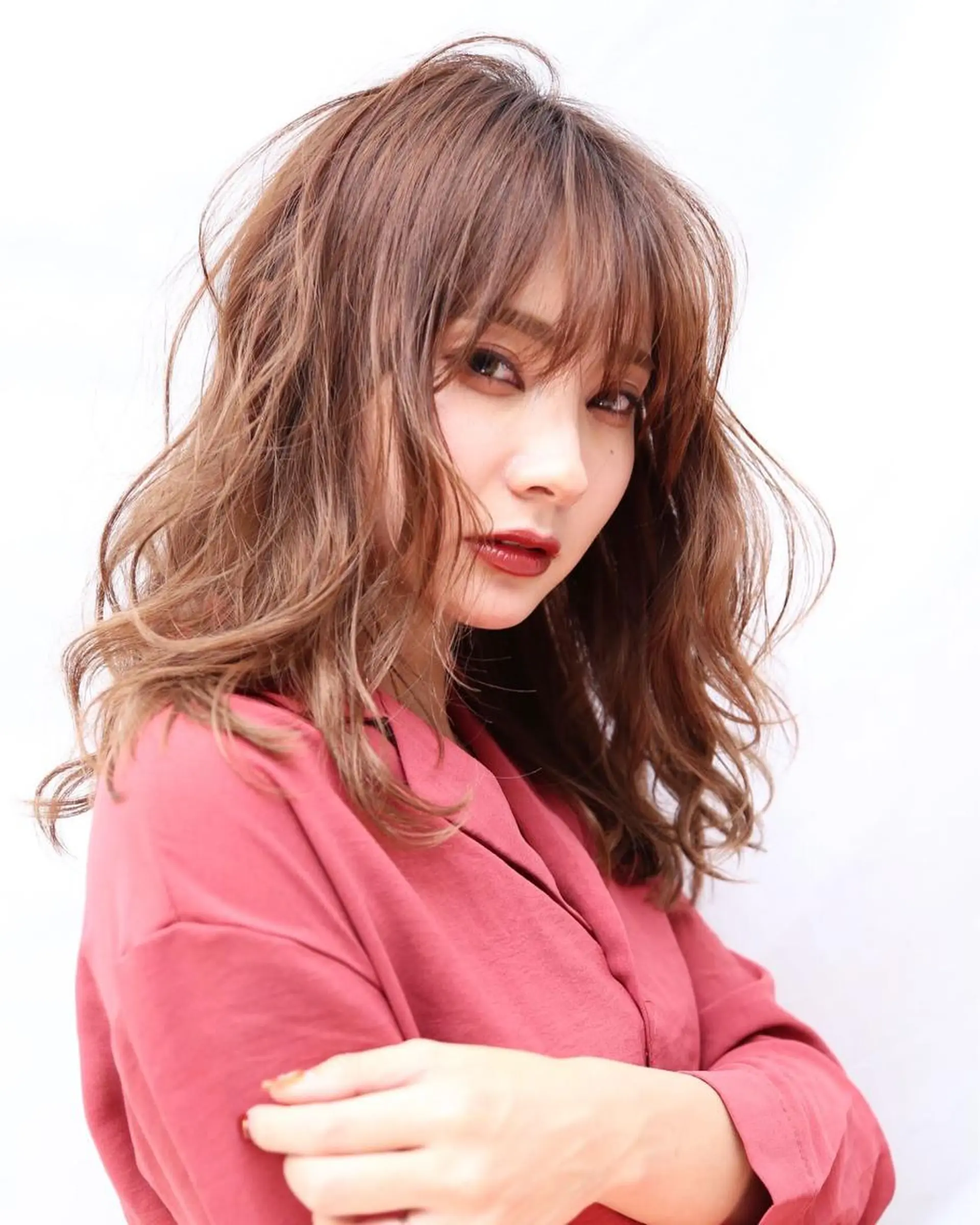 セミロング 矢田 沙希のヘアスタイル
