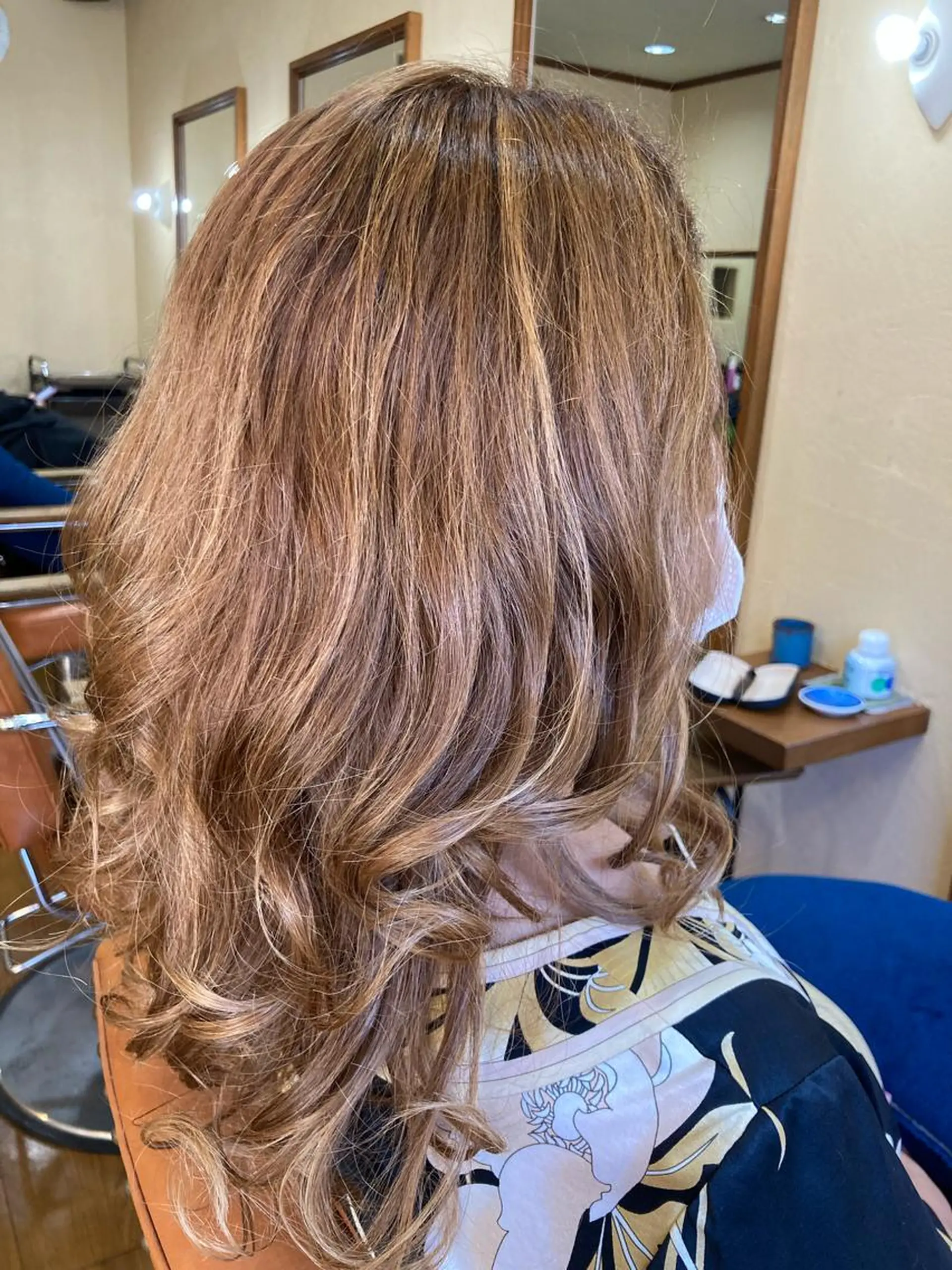 セミロング ハイライト R's hair 大道瞳のヘアスタイル