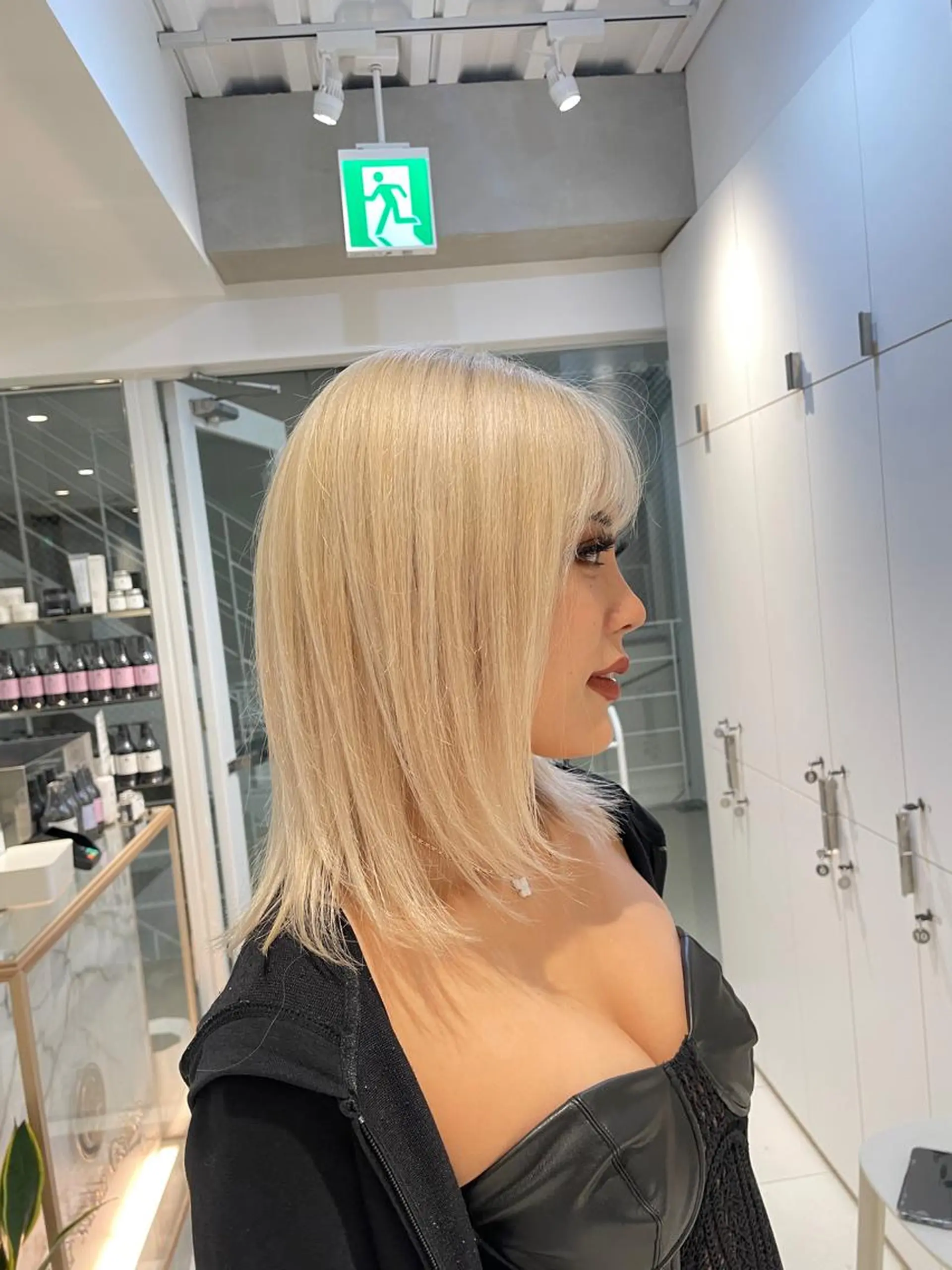 ミディアム カラー ヘアアレンジ ブロンド ホワイトブロンド ヘアカラー トリートメント ヘッドスパ ヘアセット 艶髪✨寒色カラー✨ 翁長孝輔のヘアスタイル