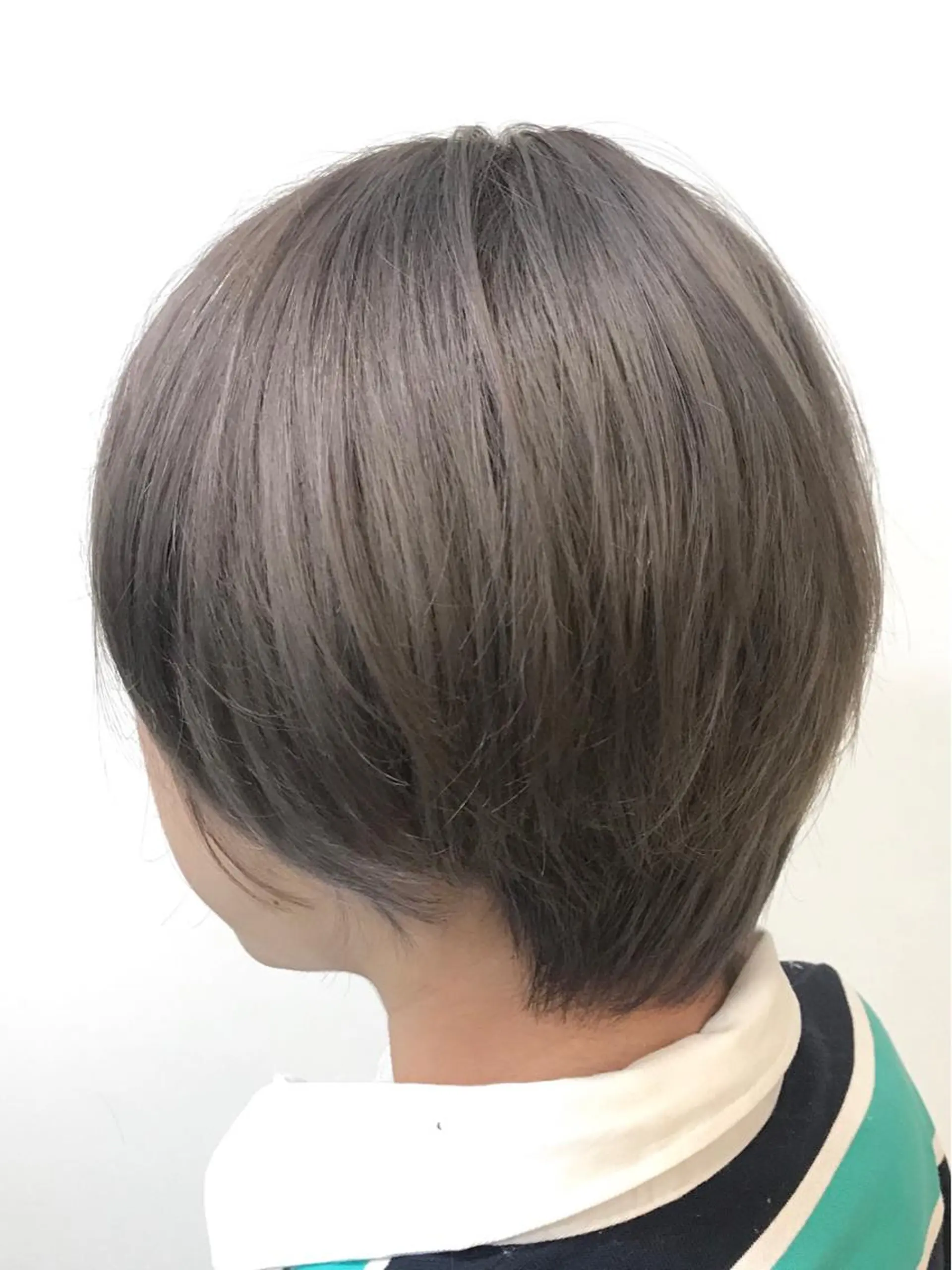 ショート カラー 髙橋 かすみのヘアスタイル